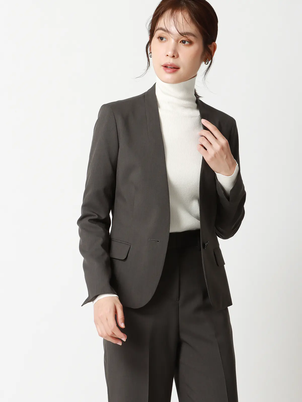 ハイネックリブニット／長袖／ウォッシャブル／強撚レーヨンポリエステル／無地 ホワイト 38(9号）