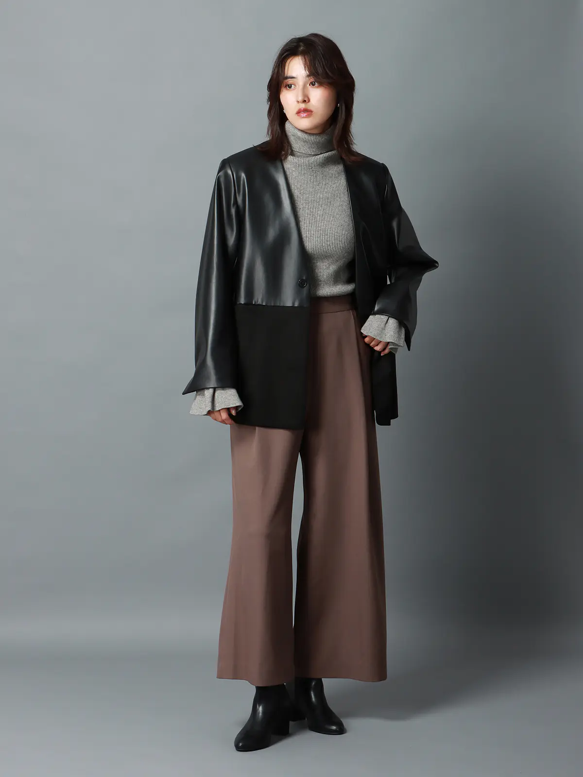 【9／5～WEB先行販売スタート！】CIS．／フリルカフタートルニット＆ケープ／ウォッシャブル／無地 グレー系 36(7号）