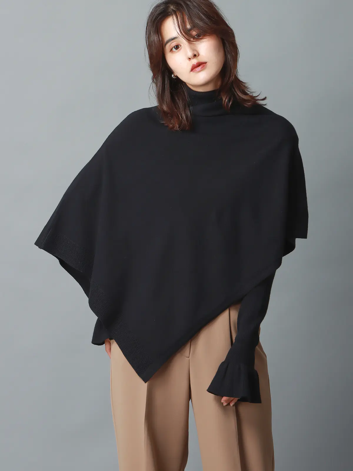 【9／5～WEB先行販売スタート！】CIS．／フリルカフタートルニット＆ケープ／ウォッシャブル／無地 ブラック系 36(7号）