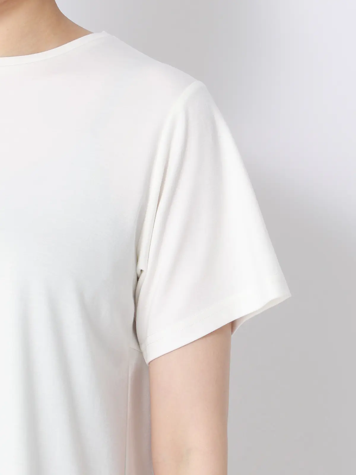 バックフレアTシャツ／半袖／ウォッシャブル／接触冷感／レーヨンストレッチポンチ／BIYORI UP オフホワイト F