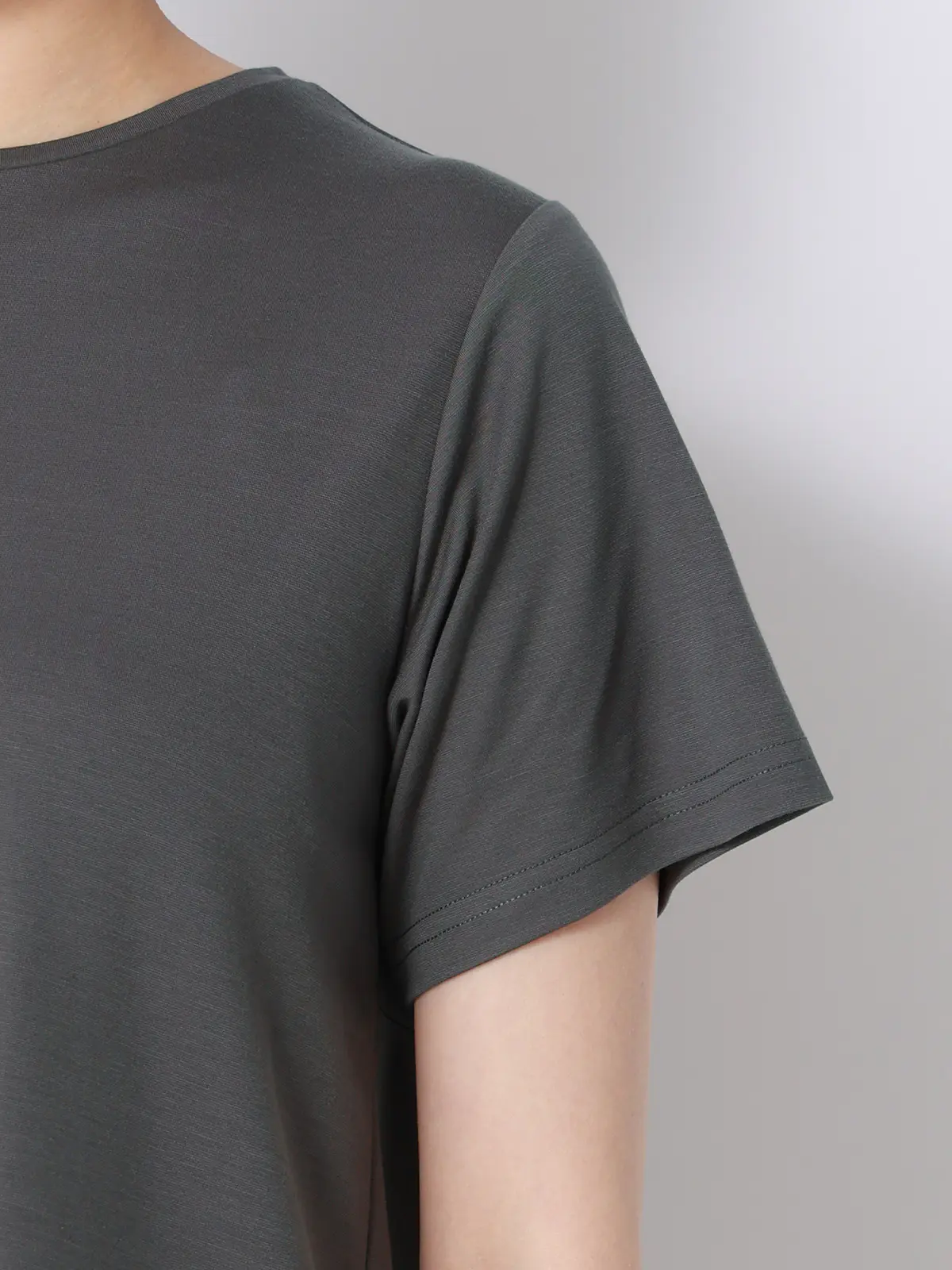 バックフレアTシャツ／半袖／ウォッシャブル／接触冷感／レーヨンストレッチポンチ／BIYORI UP グレー F
