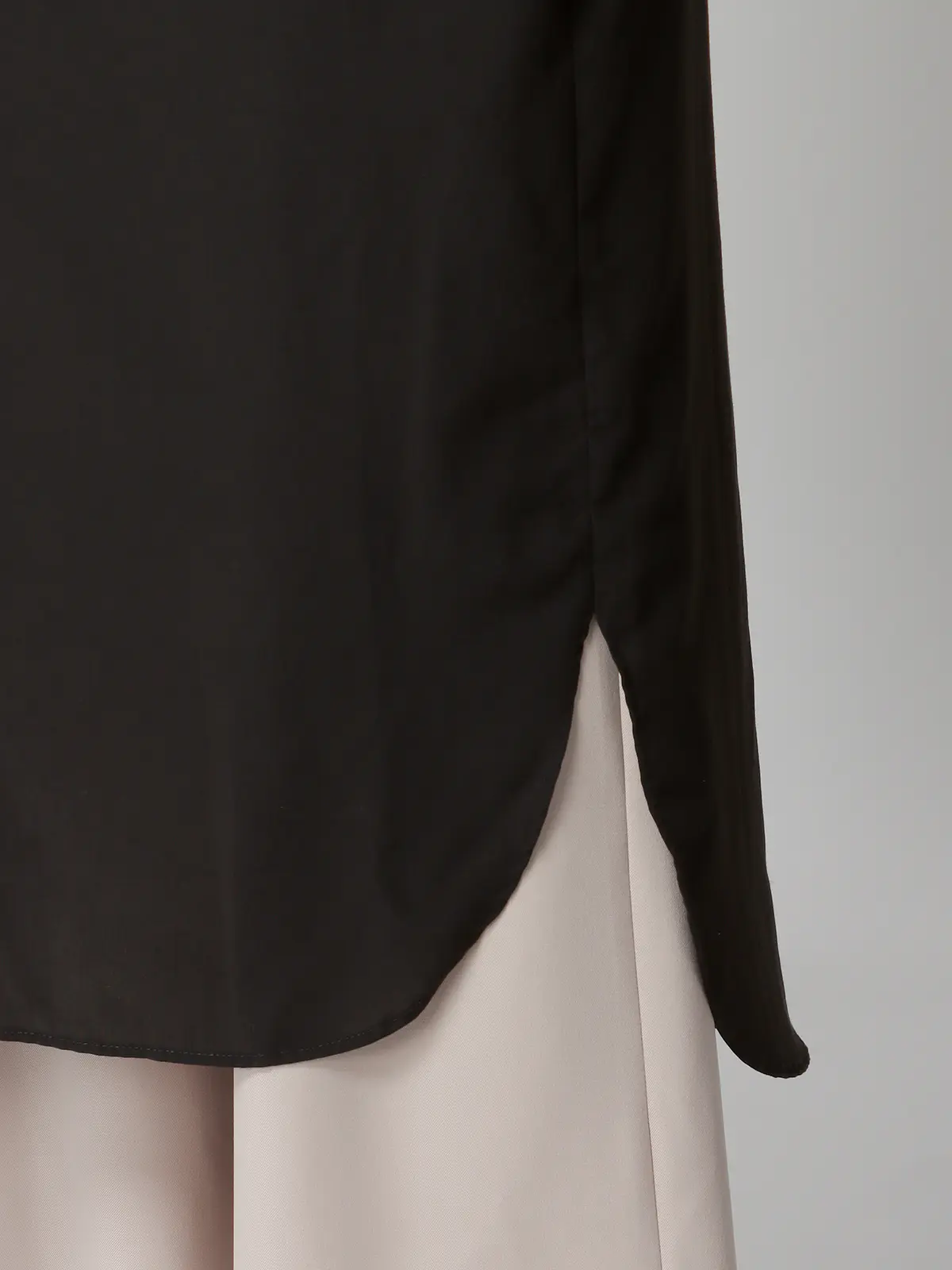 バンドカラーオーバーサイズロングシャツ／ウォッシャブル／接触冷感／UVカット／BIYORI UP ブラック系 38(9号）