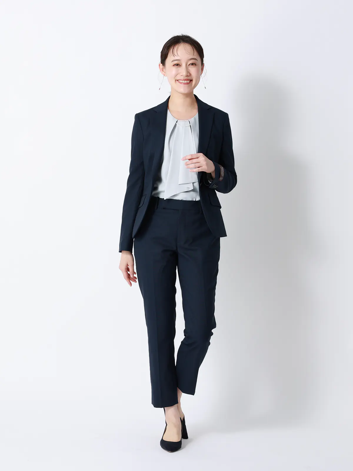 ボウタイブラウス／8分袖／ ウォッシャブル／NIR＋UVカット／無地／パール＆チェーンパーツ サックス 38(9号）