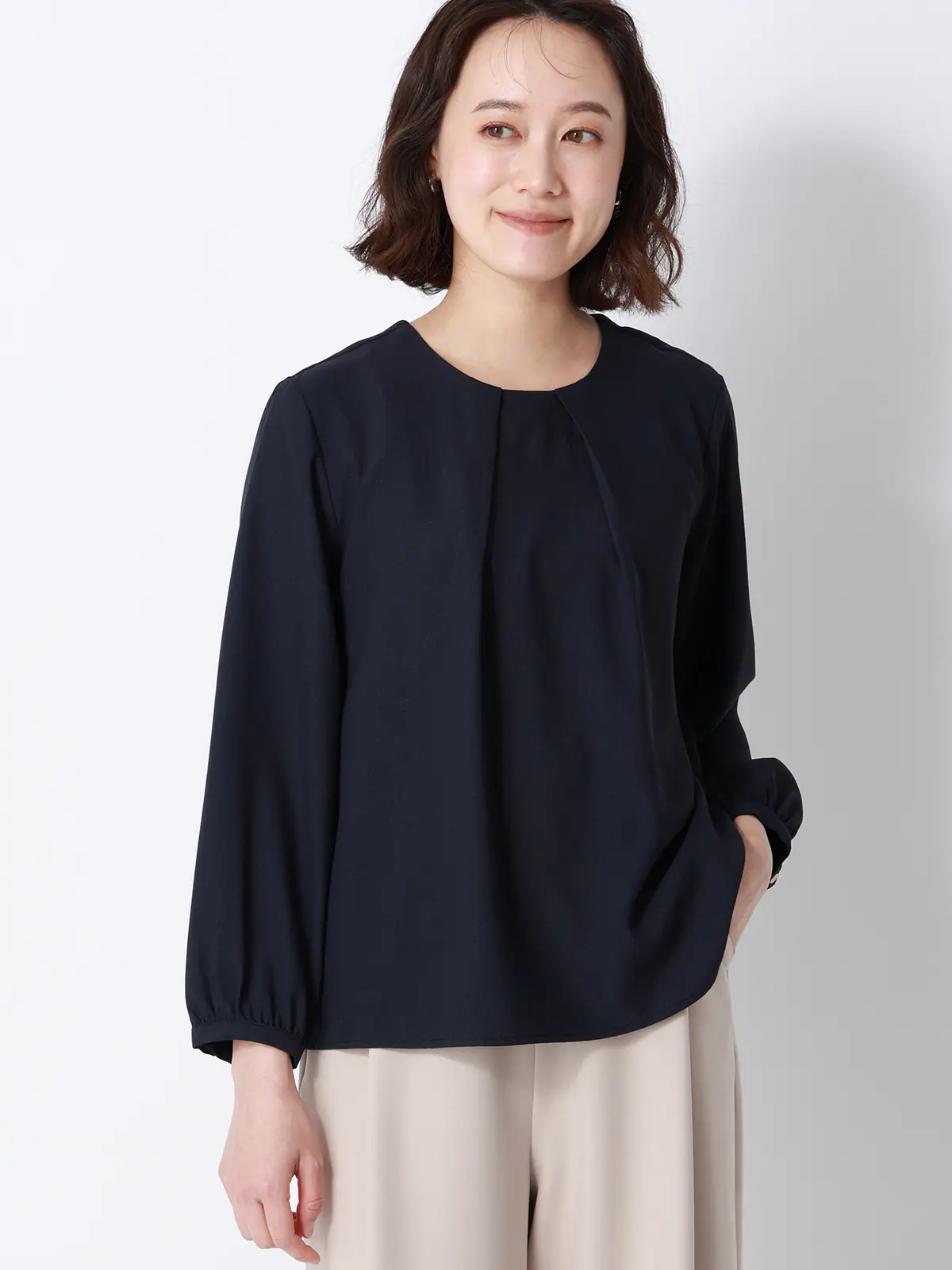 ボウタイブラウス／8分袖／ ウォッシャブル／NIR＋UVカット／無地／パール＆チェーンパーツ ネイビー 38(9号）