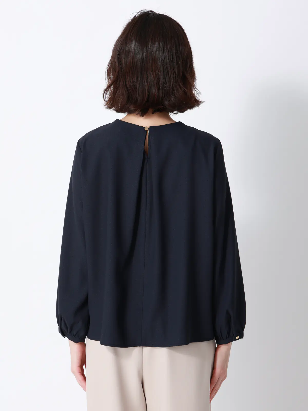 ボウタイブラウス／8分袖／ ウォッシャブル／NIR＋UVカット／無地／パール＆チェーンパーツ ネイビー 38(9号）