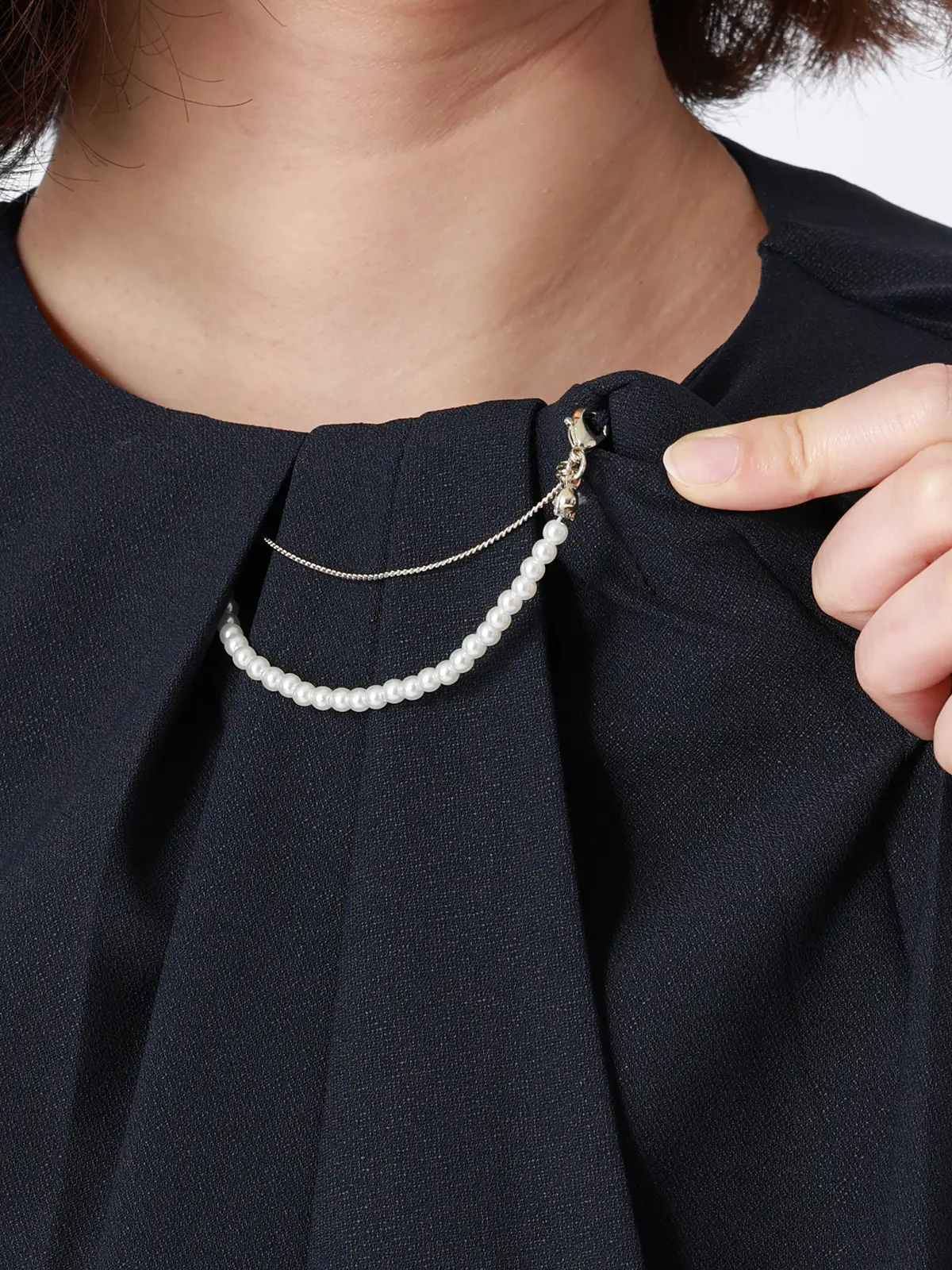 ボウタイブラウス／8分袖／ ウォッシャブル／NIR＋UVカット／無地／パール＆チェーンパーツ ネイビー 38(9号）