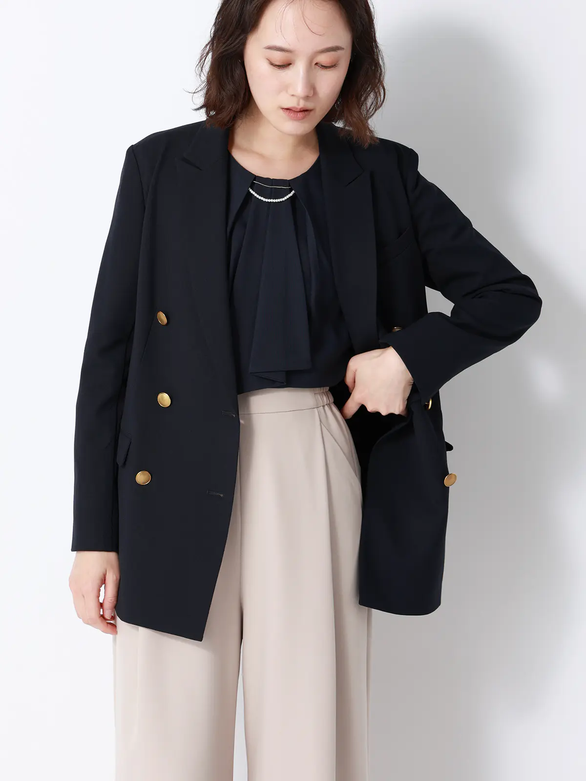 ボウタイブラウス／8分袖／ ウォッシャブル／NIR＋UVカット／無地／パール＆チェーンパーツ ネイビー 38(9号）