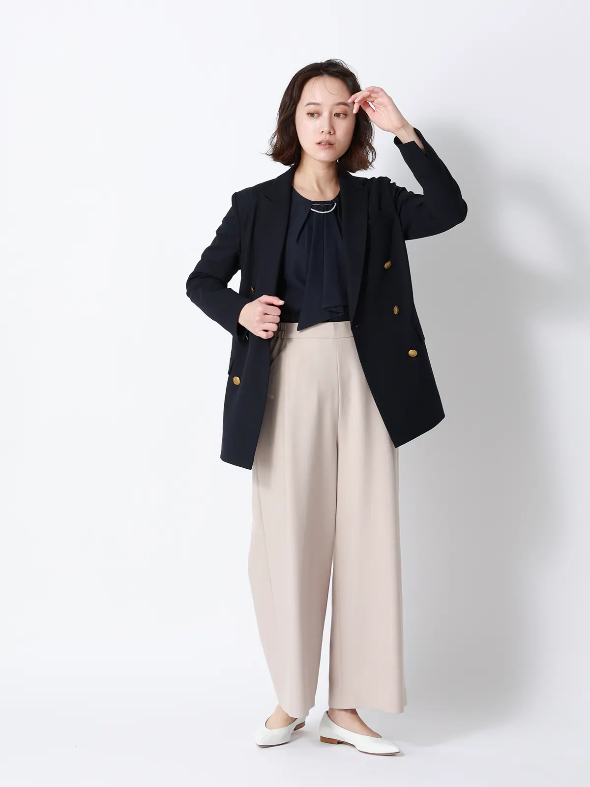 ボウタイブラウス／8分袖／ ウォッシャブル／NIR＋UVカット／無地／パール＆チェーンパーツ ネイビー 38(9号）