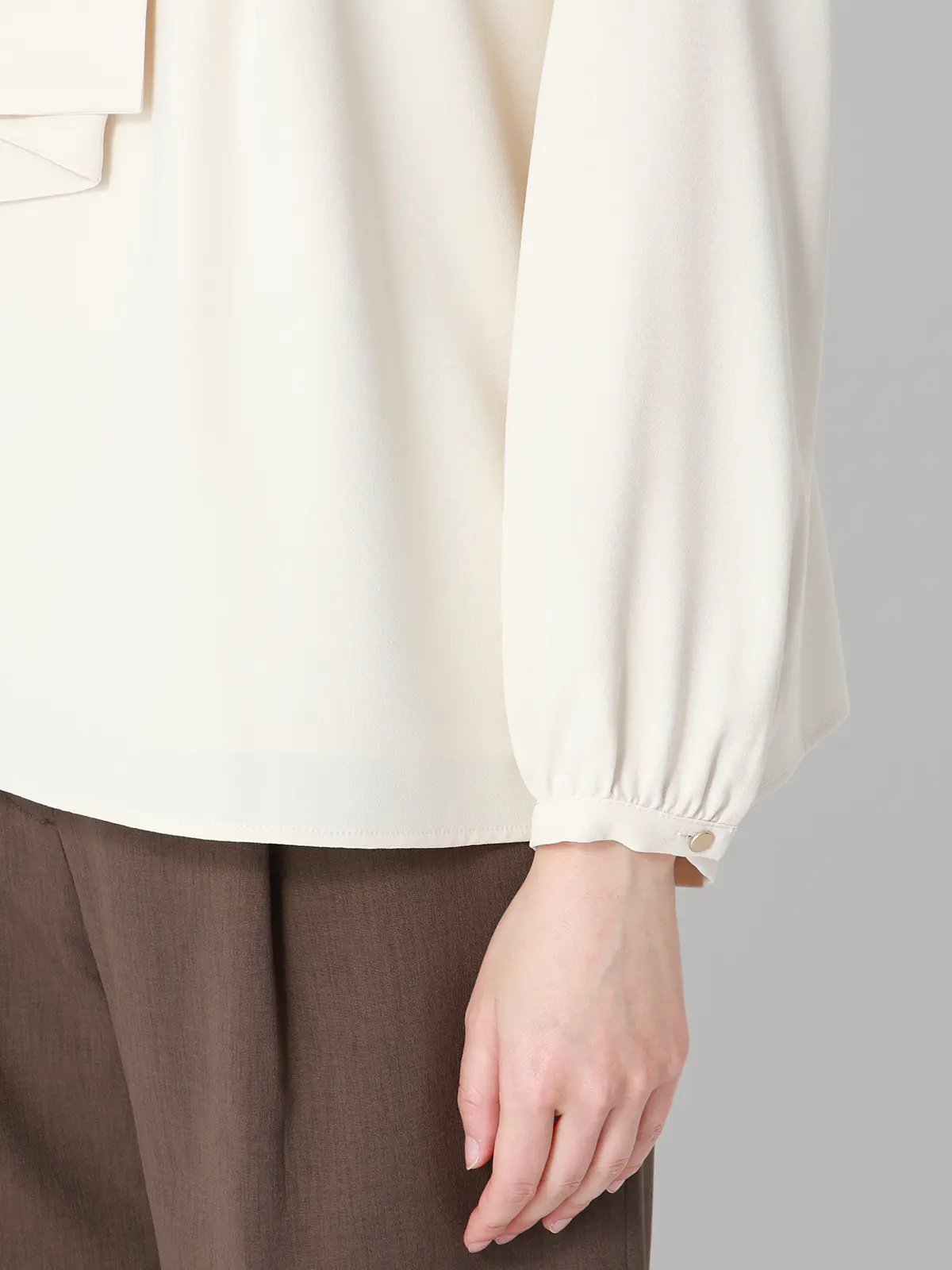 ボウタイブラウス／8分袖／ ウォッシャブル／NIR＋UVカット／無地／パール＆チェーンパーツ イエロー 38(9号）