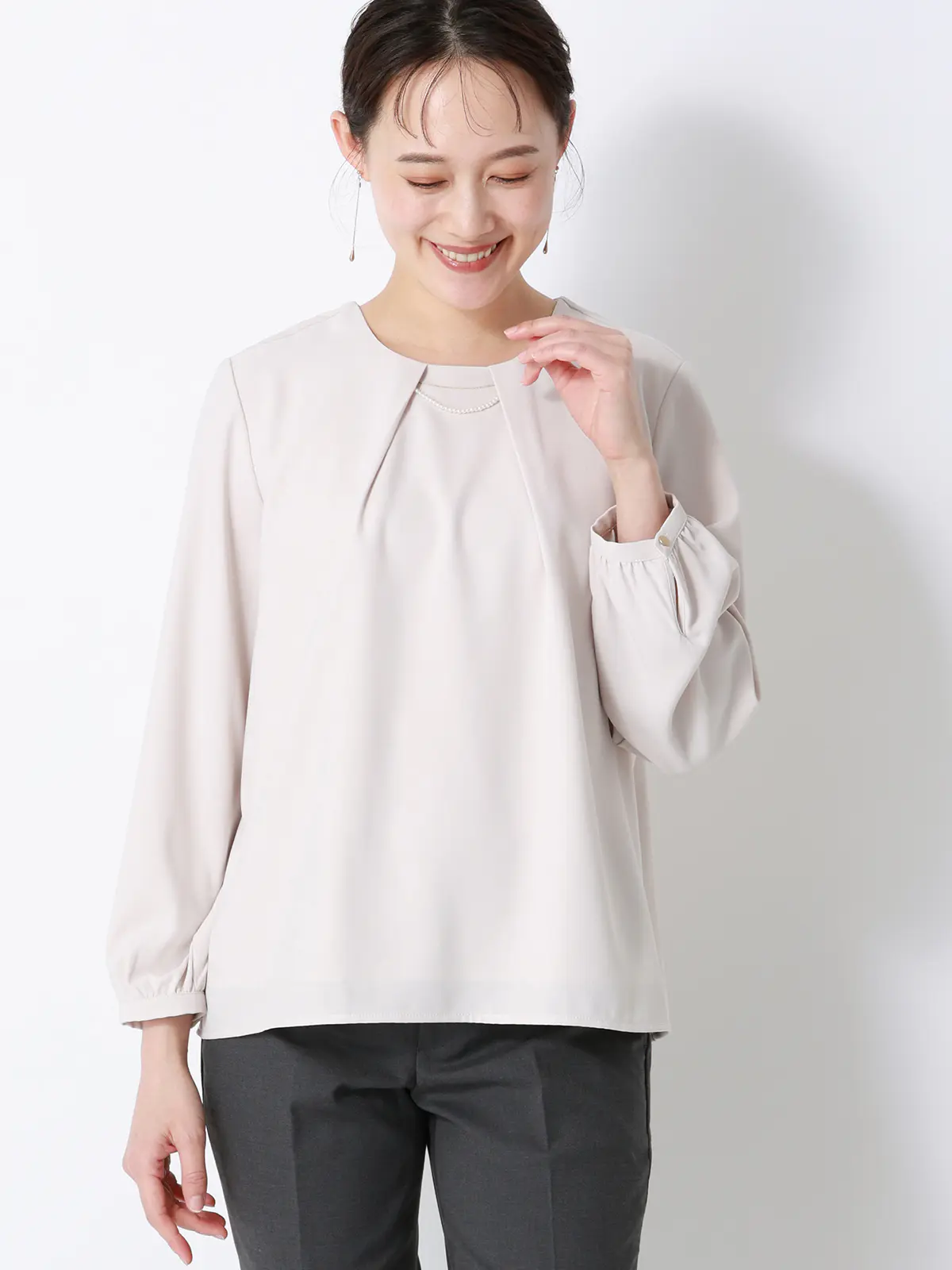 ボウタイブラウス／8分袖／ ウォッシャブル／NIR＋UVカット／無地／パール＆チェーンパーツ ピンク 38(9号）