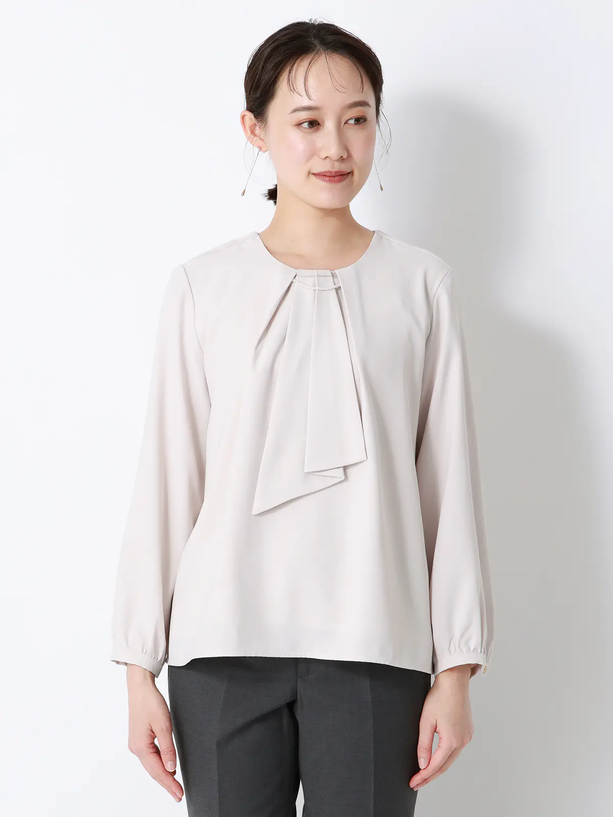 ボウタイブラウス／8分袖／ ウォッシャブル／NIR＋UVカット／無地／パール＆チェーンパーツ ピンク 38(9号）