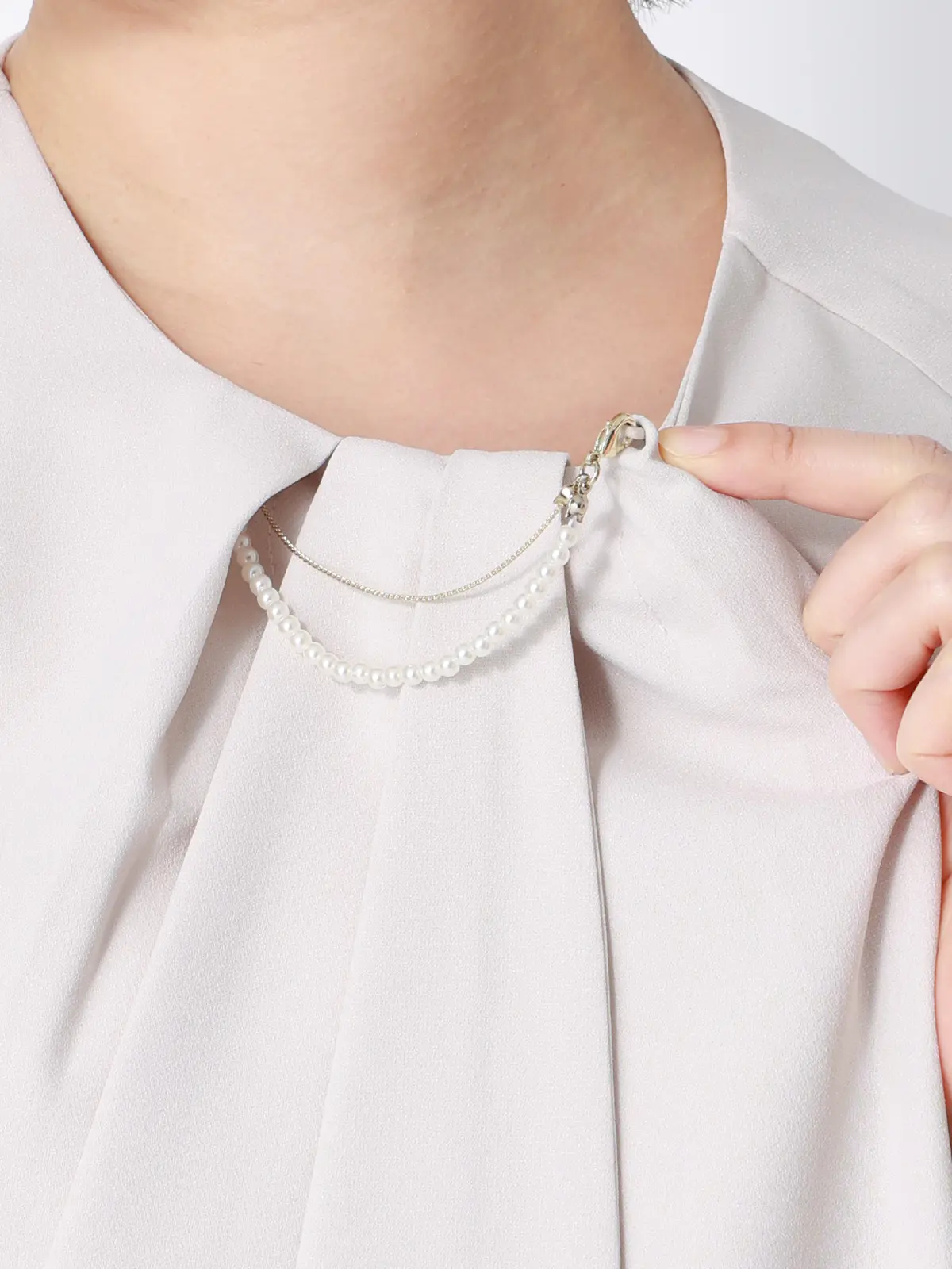 ボウタイブラウス／8分袖／ ウォッシャブル／NIR＋UVカット／無地／パール＆チェーンパーツ ピンク 38(9号）