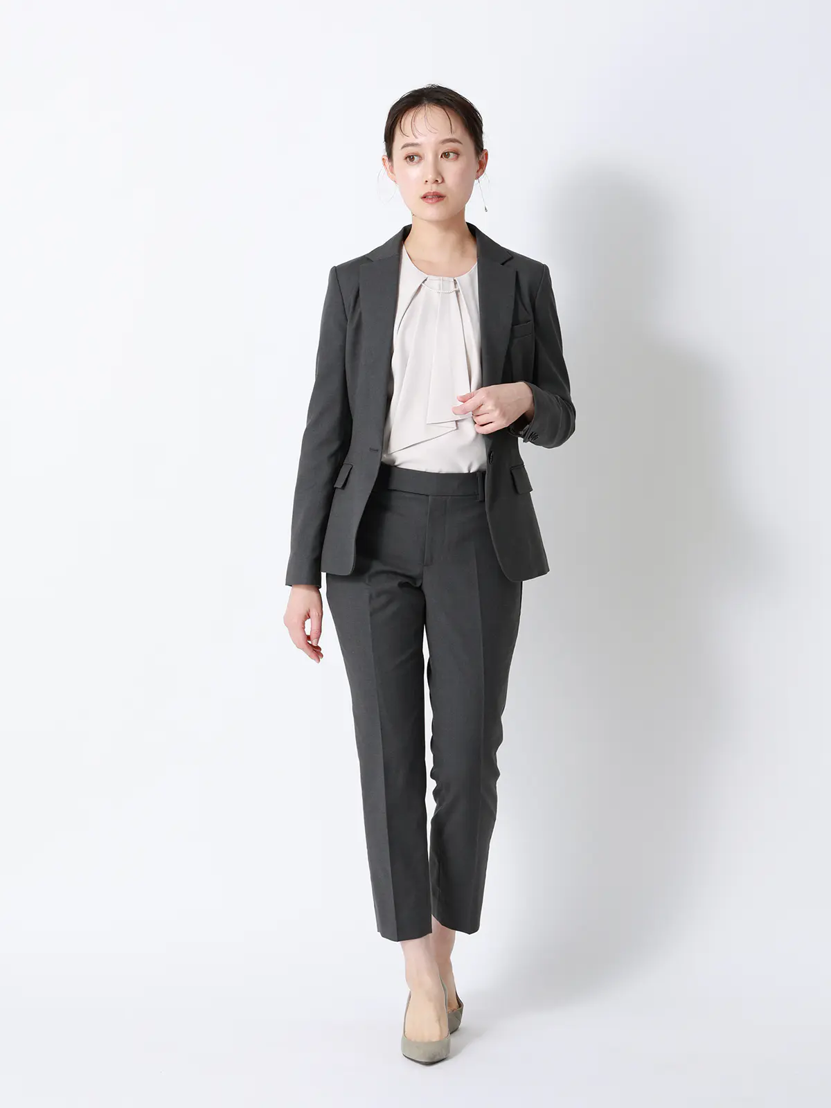 ボウタイブラウス／8分袖／ ウォッシャブル／NIR＋UVカット／無地／パール＆チェーンパーツ ピンク 38(9号）