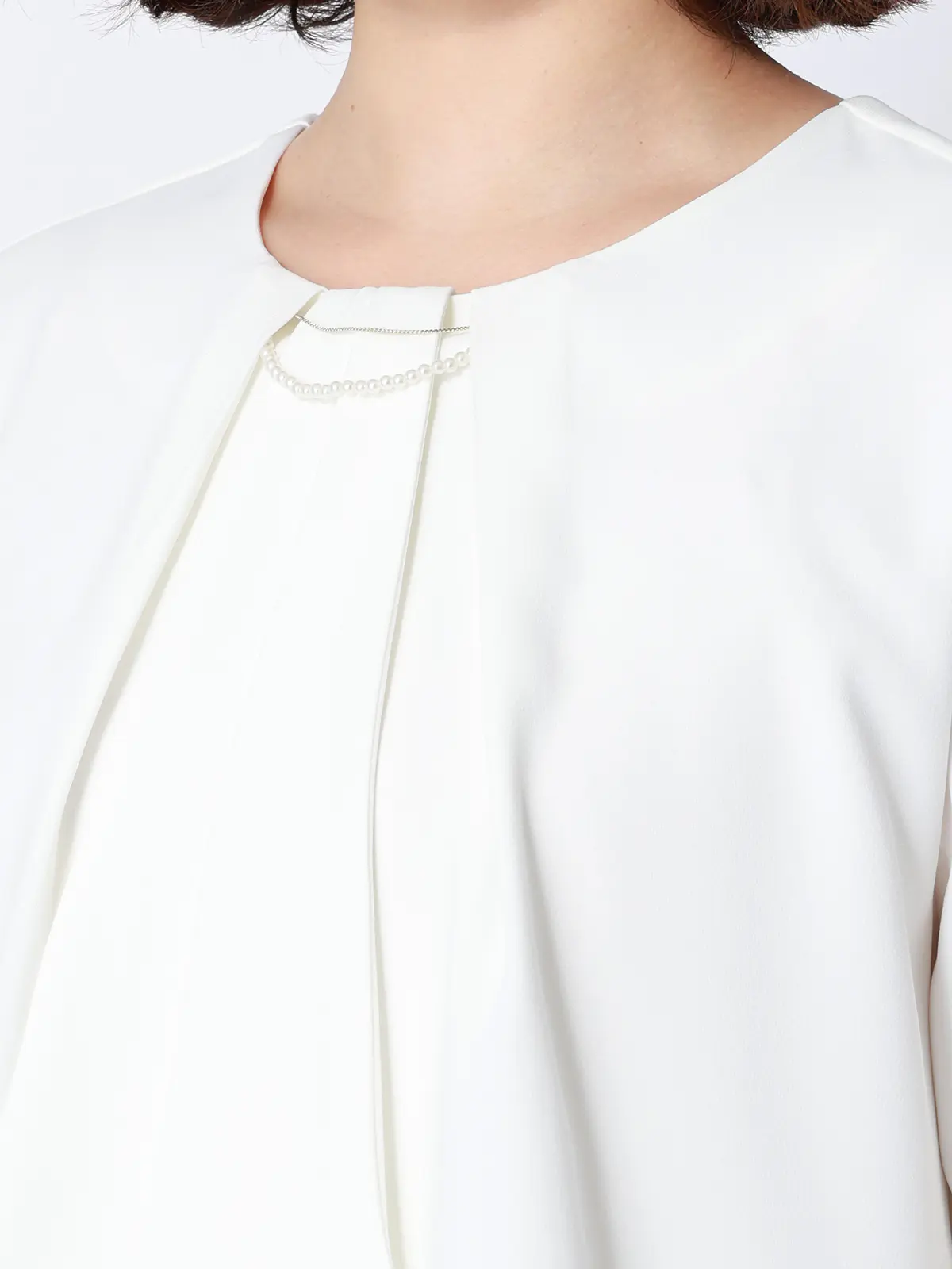 ボウタイブラウス／8分袖／ ウォッシャブル／NIR＋UVカット／無地／パール＆チェーンパーツ オフホワイト 38(9号）