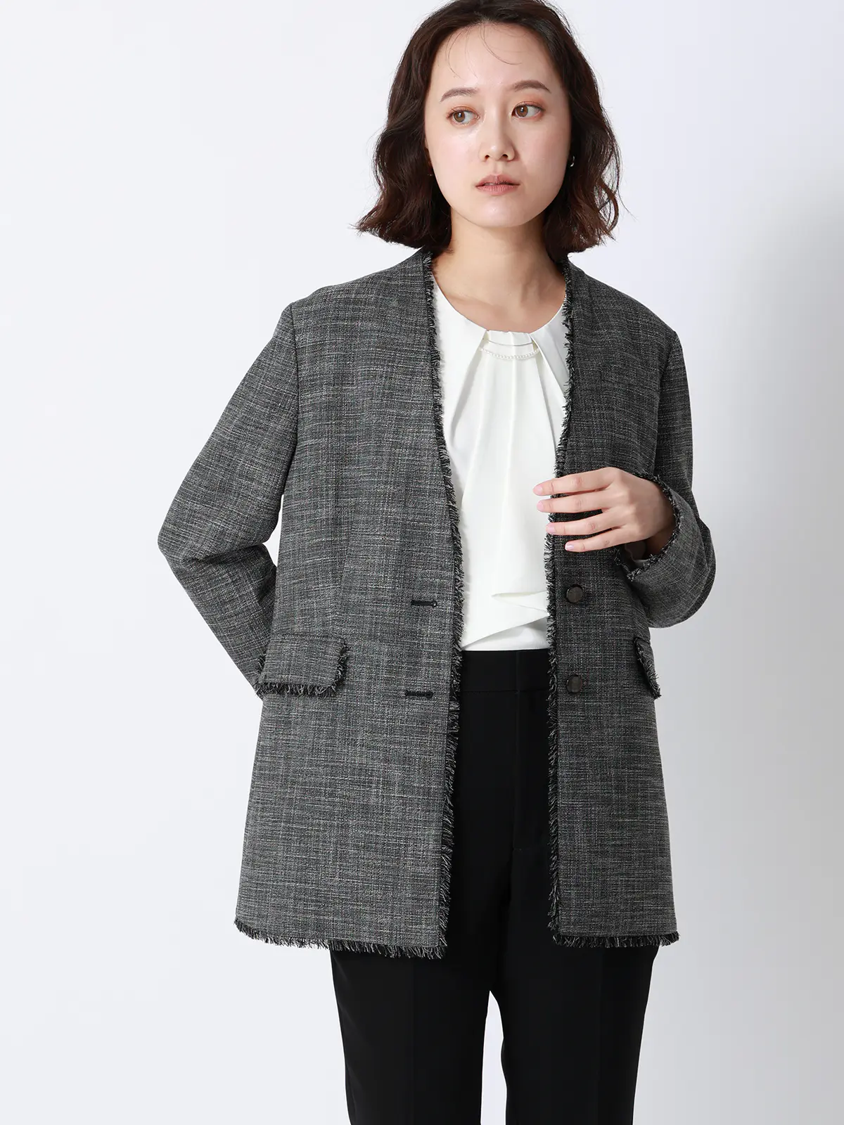 ボウタイブラウス／8分袖／ ウォッシャブル／NIR＋UVカット／無地／パール＆チェーンパーツ オフホワイト 38(9号）