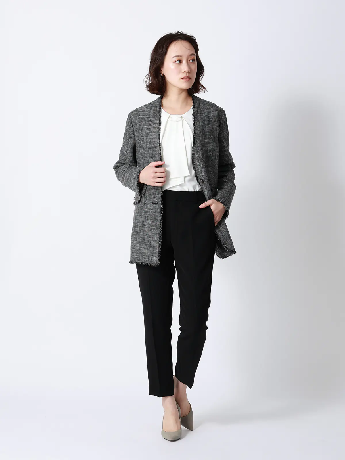 ボウタイブラウス／8分袖／ ウォッシャブル／NIR＋UVカット／無地／パール＆チェーンパーツ オフホワイト 38(9号）