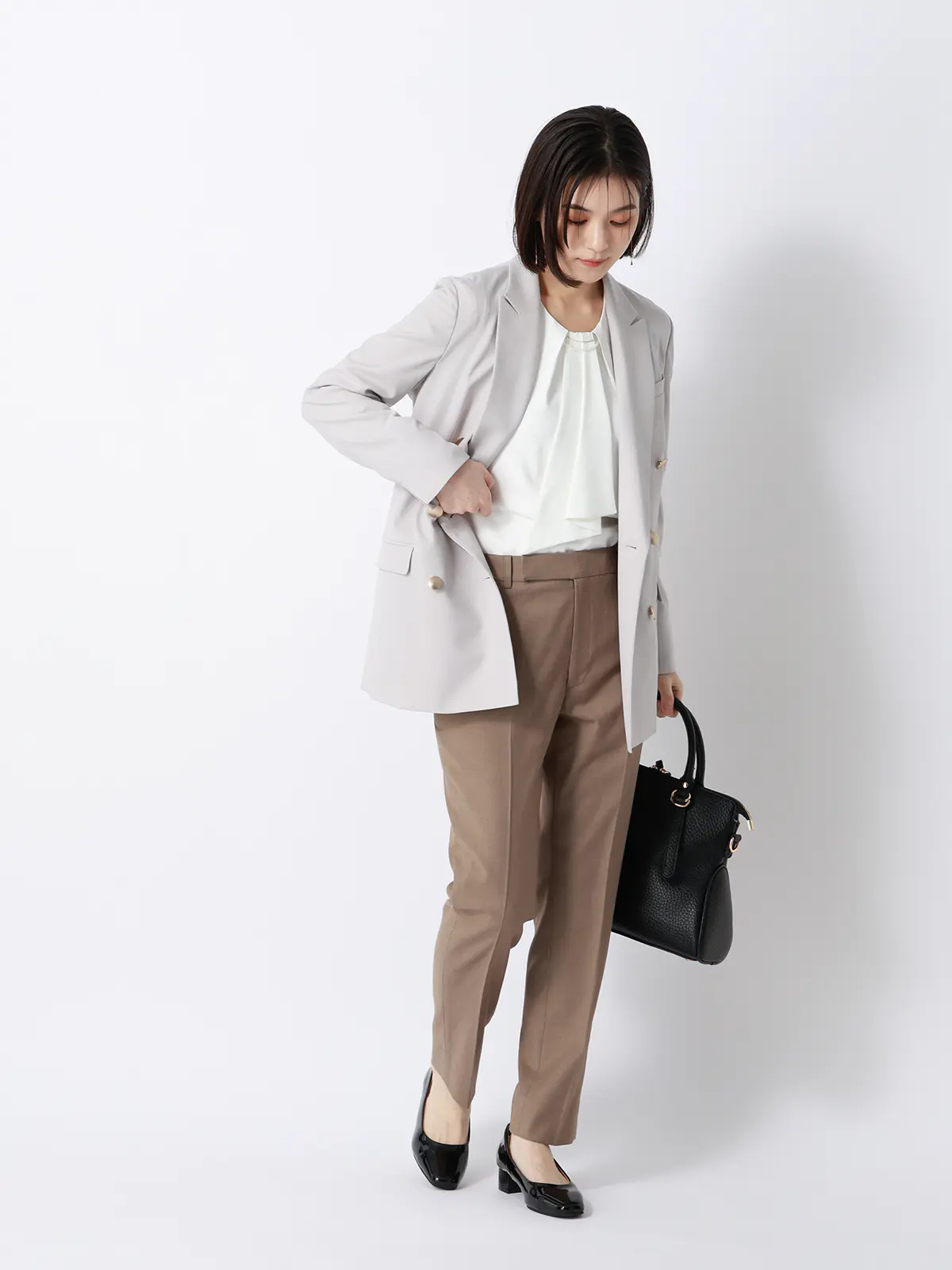 ボウタイブラウス/8分袖/ ウォッシャブル/NIR+UVカット/無地/パール&チェーンパーツ オフホワイト 38(9号)