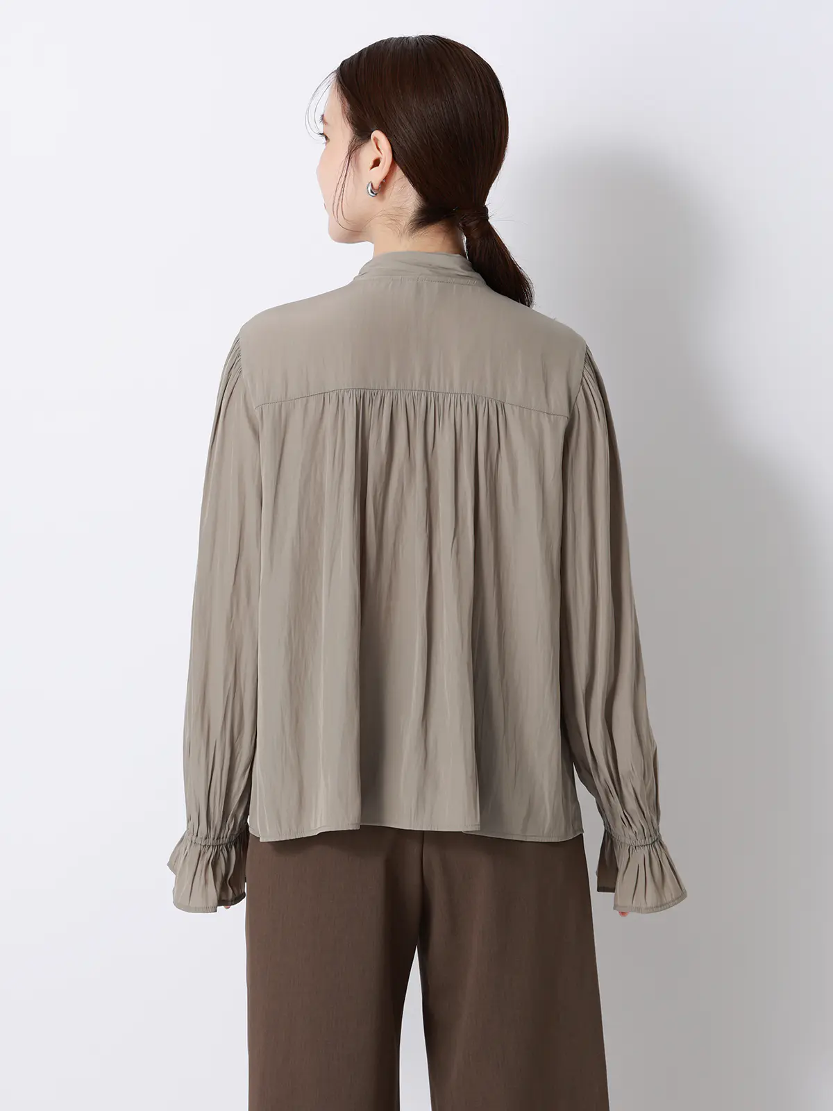 ボウタイブラウス/ウォッシャブル/接触冷感/割繊ポリエステル/無地 ベージュ 38(9号)