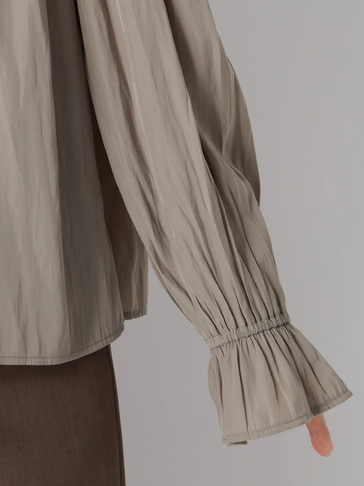 ボウタイブラウス/ウォッシャブル/接触冷感/割繊ポリエステル/無地 ベージュ 38(9号)