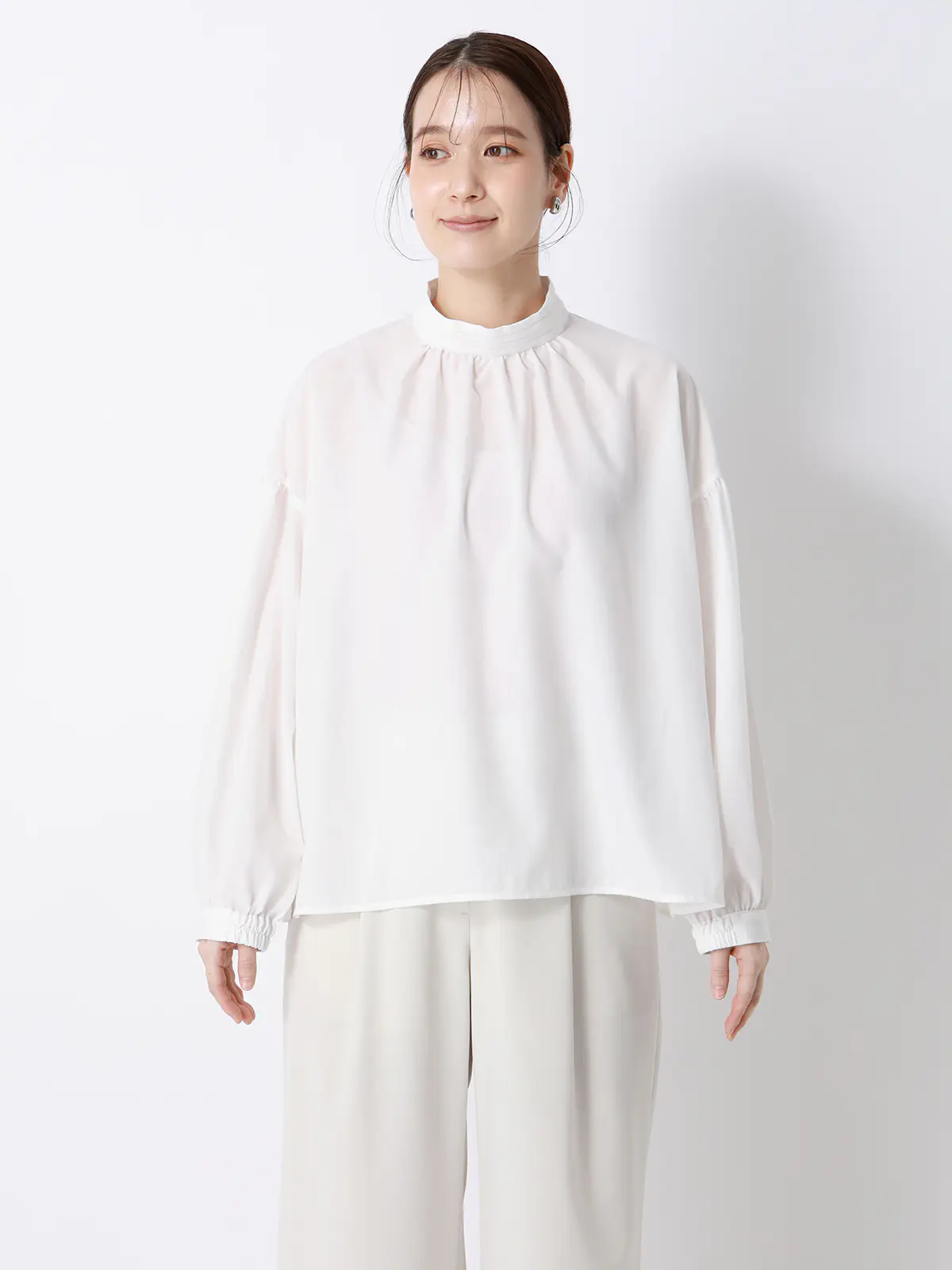 CHANTOWA／シアーハイネックボウタイブラウス／ウォッシャブル／ポリエステル／無地 ホワイト F