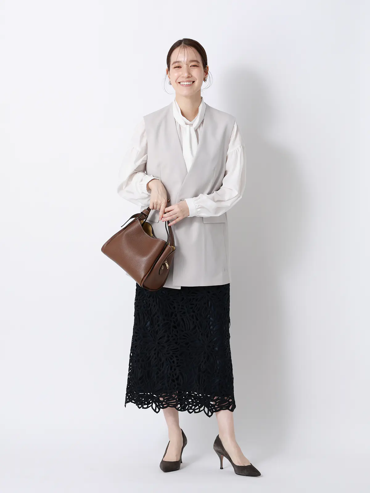 CHANTOWA／シアーハイネックボウタイブラウス／ウォッシャブル／ポリエステル／無地 ホワイト F