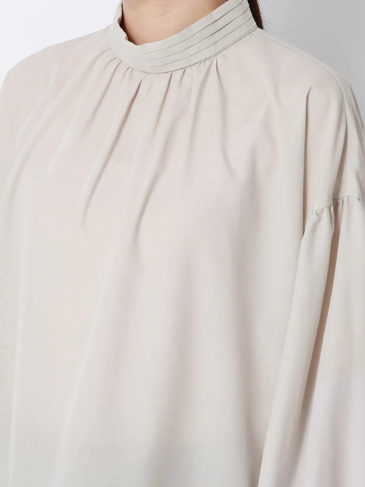 CHANTOWA/シアーハイネックボウタイブラウス/ウォッシャブル/ポリエステル/無地 グレージュ F