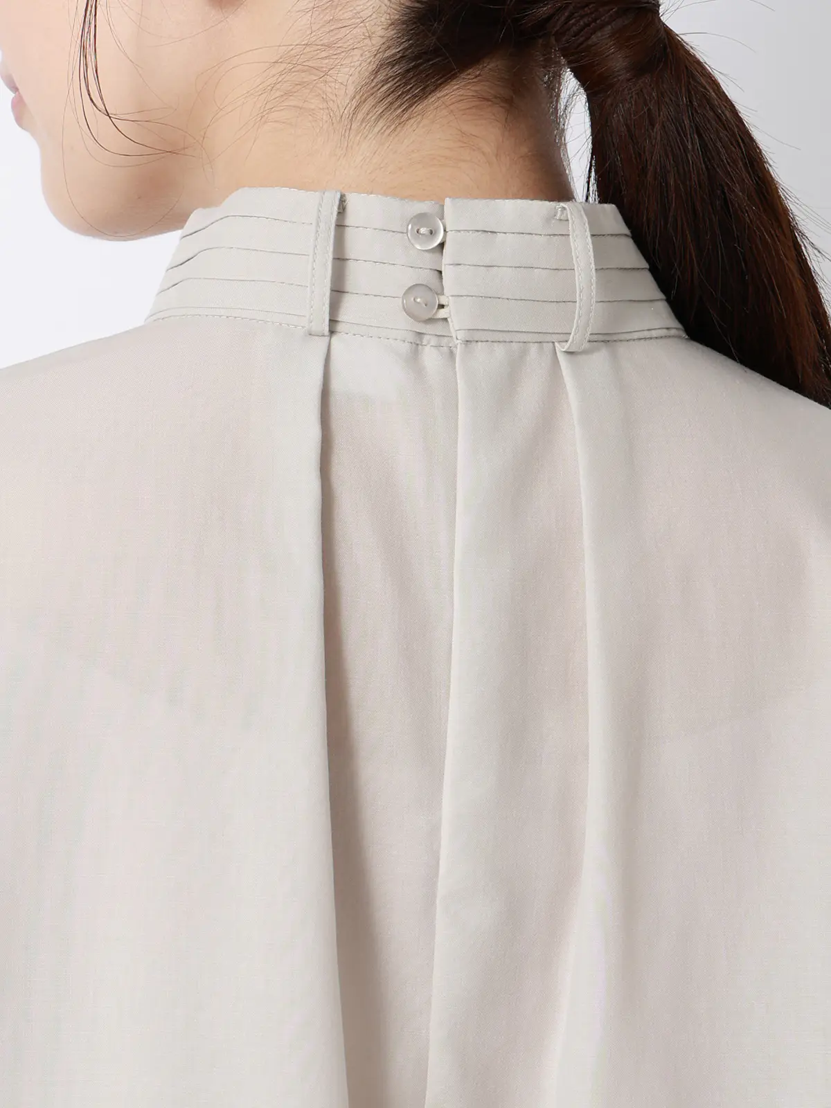 CHANTOWA/シアーハイネックボウタイブラウス/ウォッシャブル/ポリエステル/無地 グレージュ F