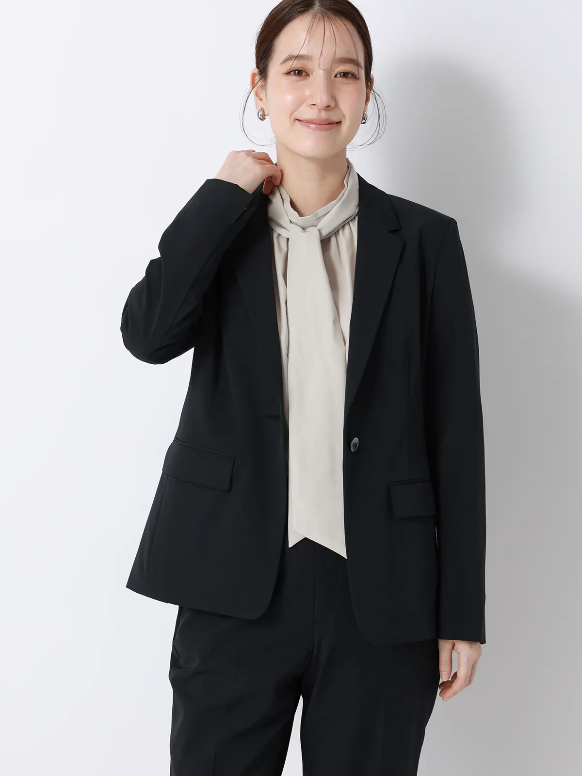 CHANTOWA/シアーハイネックボウタイブラウス/ウォッシャブル/ポリエステル/無地 グレージュ F