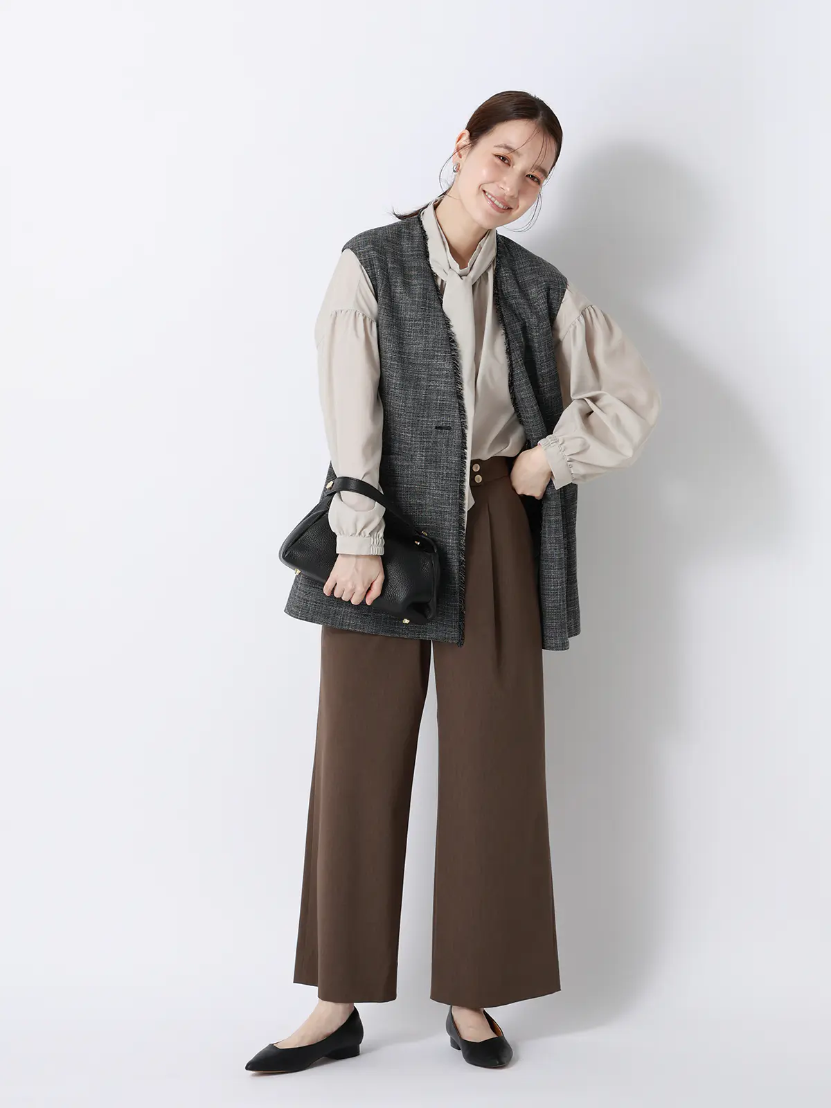 CHANTOWA/シアーハイネックボウタイブラウス/ウォッシャブル/ポリエステル/無地 グレージュ F