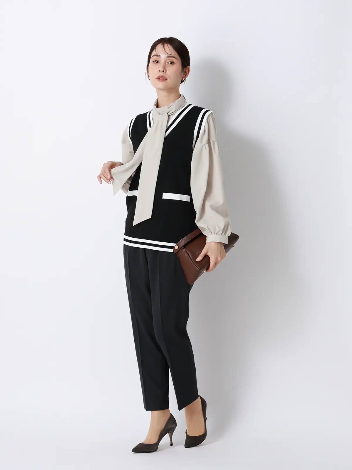 CHANTOWA/シアーハイネックボウタイブラウス/ウォッシャブル/ポリエステル/無地 グレージュ F