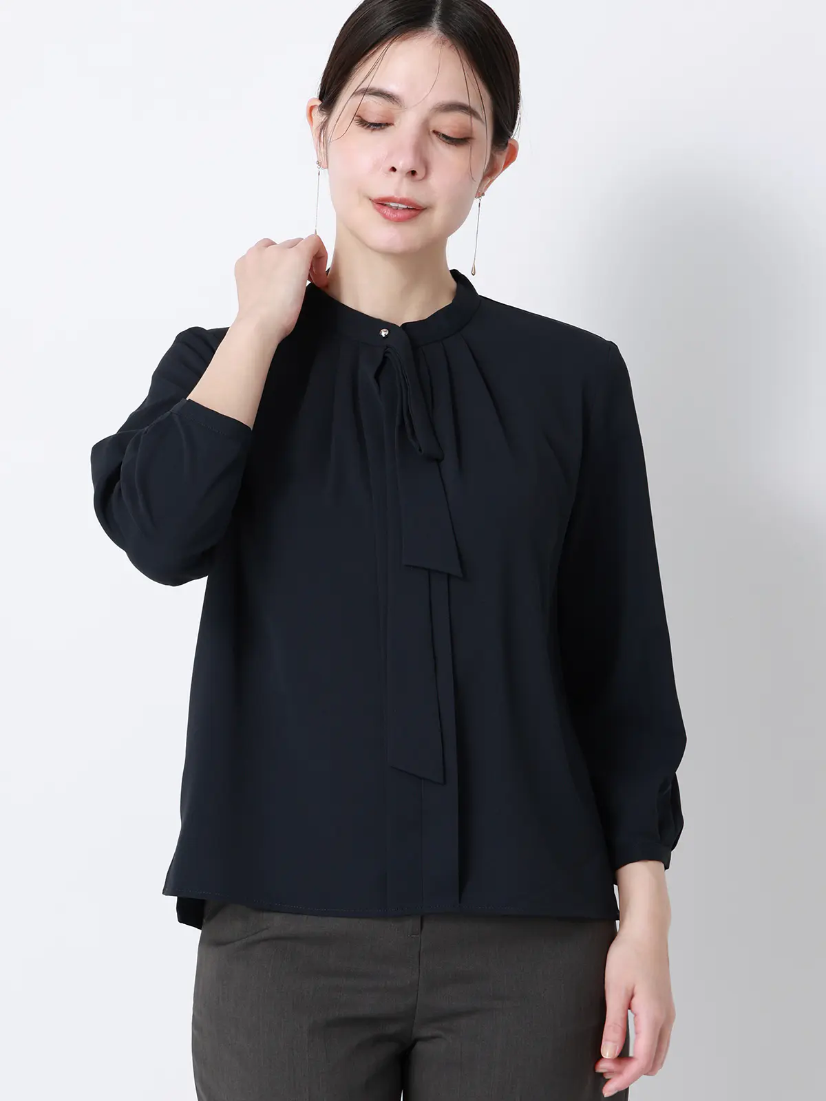 ボウタイブラウス／7分袖／ウォッシャブル／ジョーゼット／メタルパーツ ネイビー 38(9号）