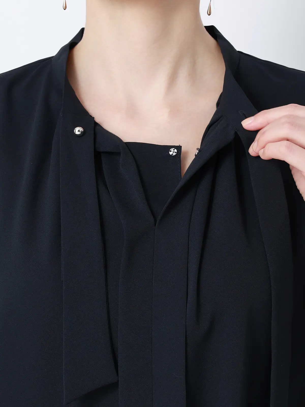 ボウタイブラウス／7分袖／ウォッシャブル／ジョーゼット／メタルパーツ ネイビー 38(9号）