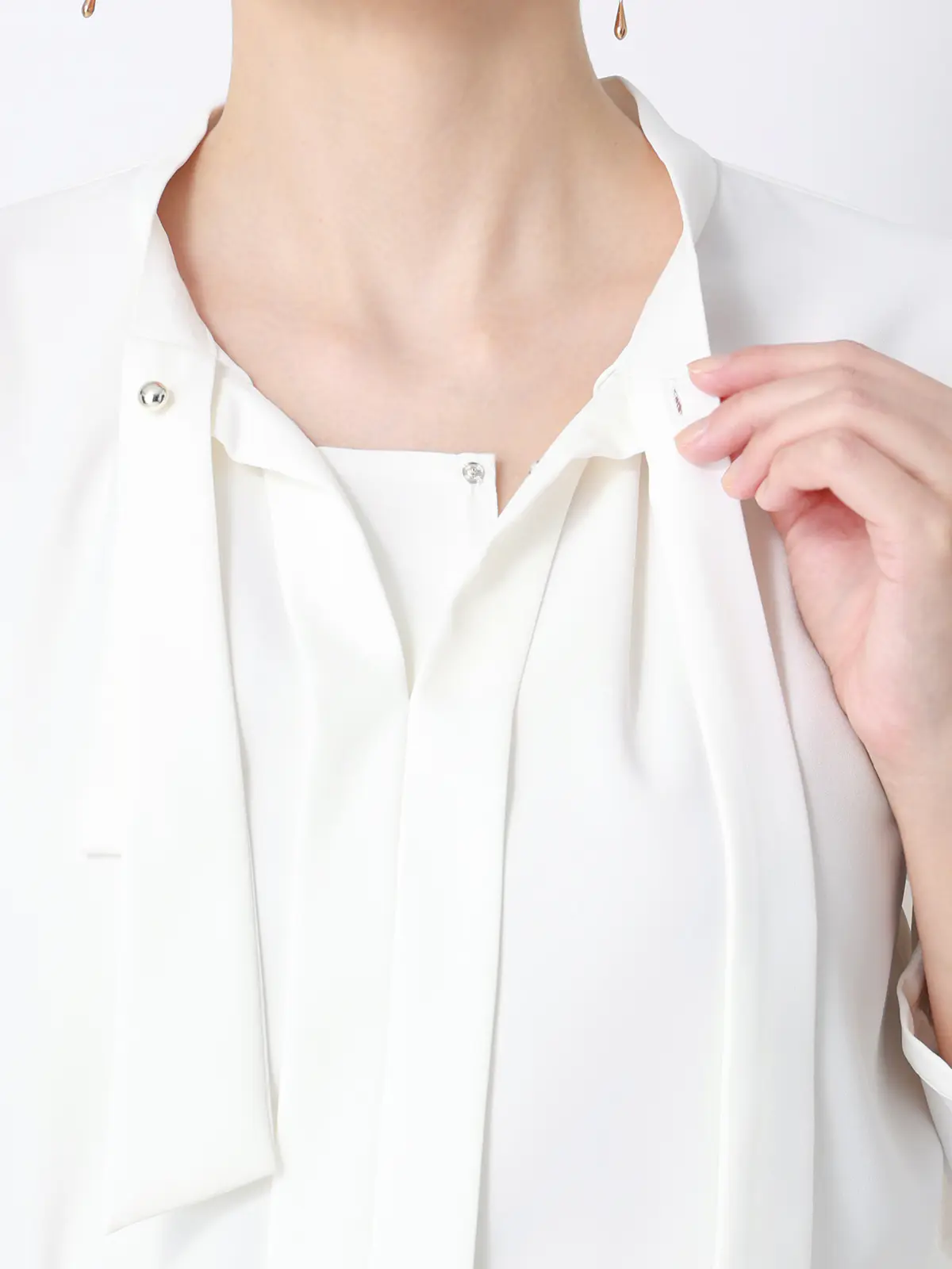 ボウタイブラウス／7分袖／ウォッシャブル／ジョーゼット／メタルパーツ オフホワイト 38(9号）