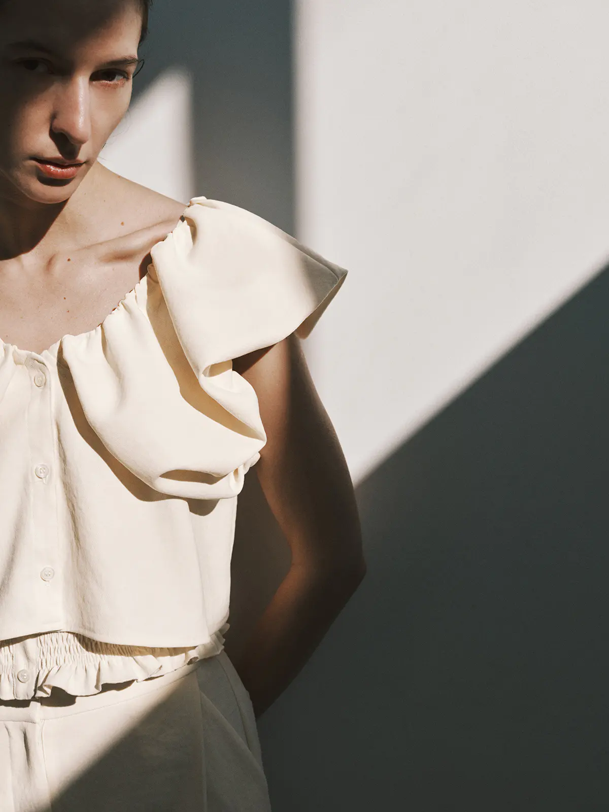 【2／23　23:59までWEB先行販売中】CIS.／オフショルダートップス&インナーキャミソール オフホワイト 36(7号）