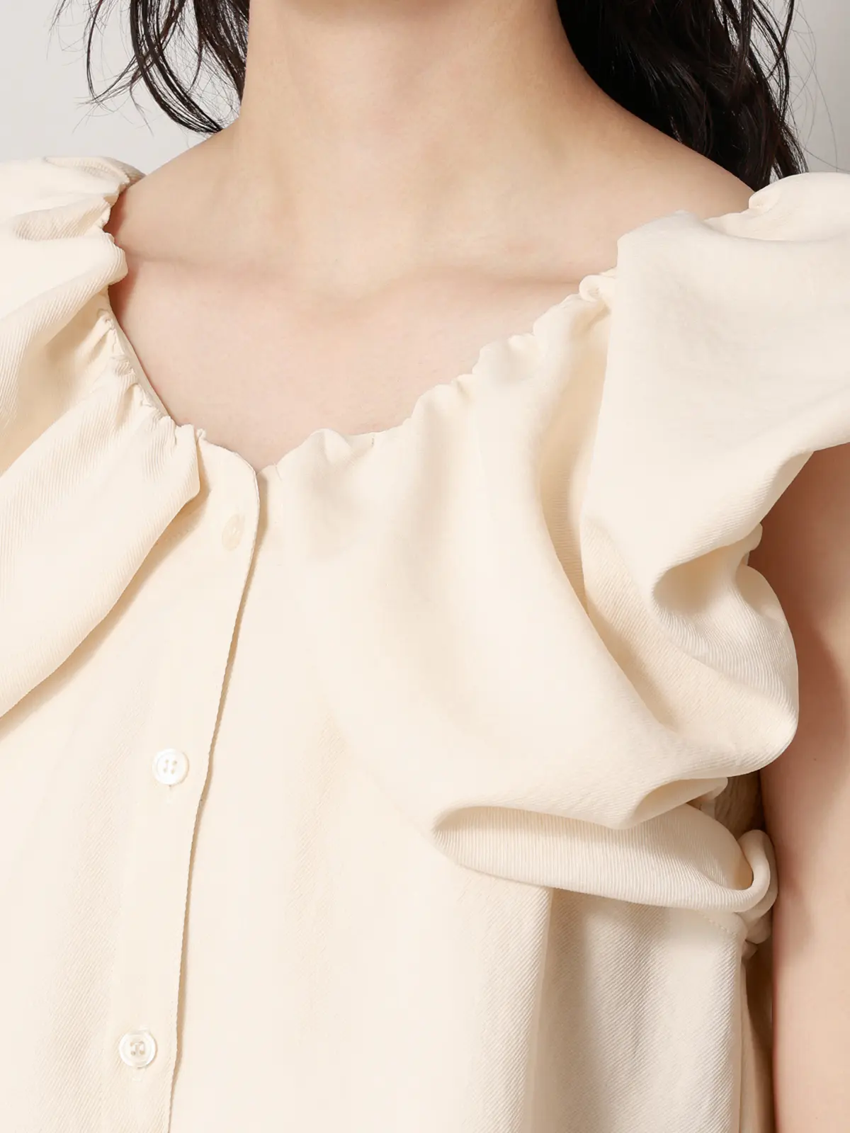 【2／23　23:59までWEB先行販売中】CIS.／オフショルダートップス&インナーキャミソール オフホワイト 36(7号）