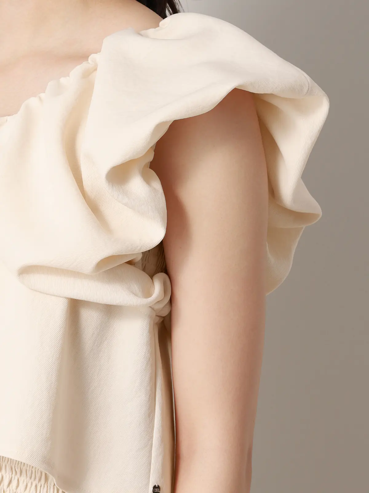 【2／23　23:59までWEB先行販売中】CIS.／オフショルダートップス&インナーキャミソール オフホワイト 36(7号）