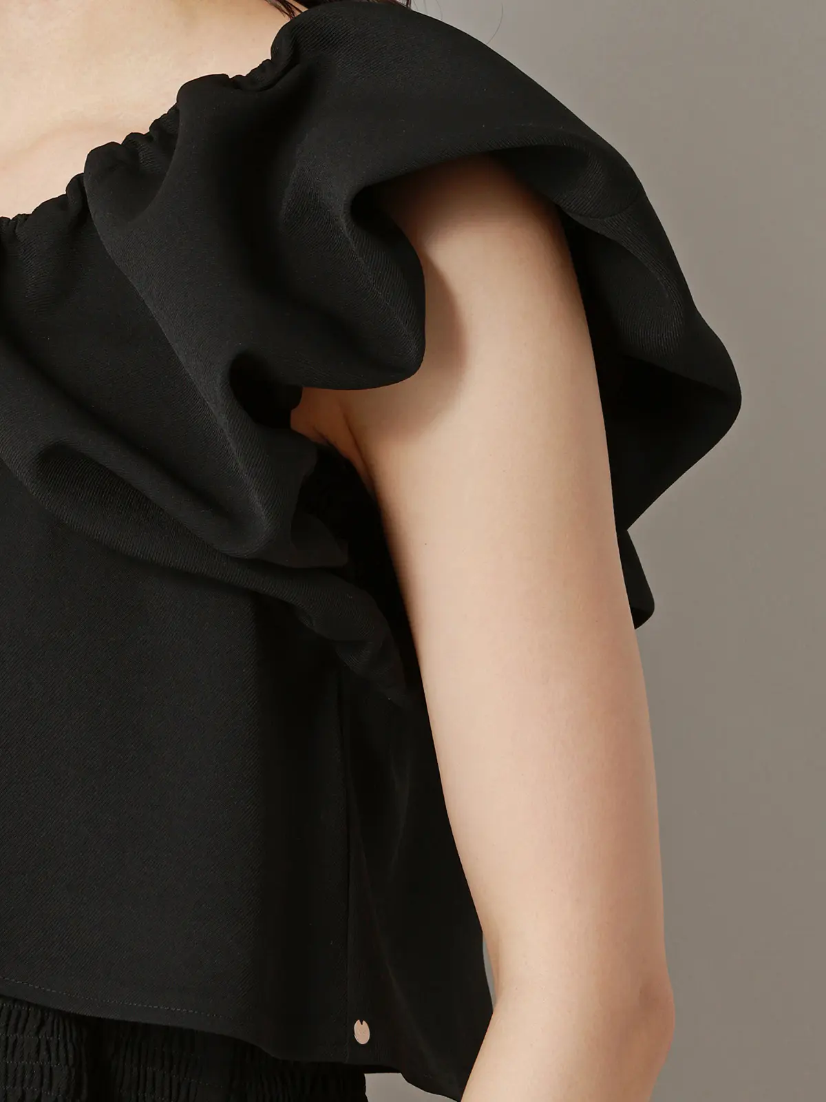 【2／23　23:59までWEB先行販売中】CIS.／オフショルダートップス&インナーキャミソール ブラック 36(7号）