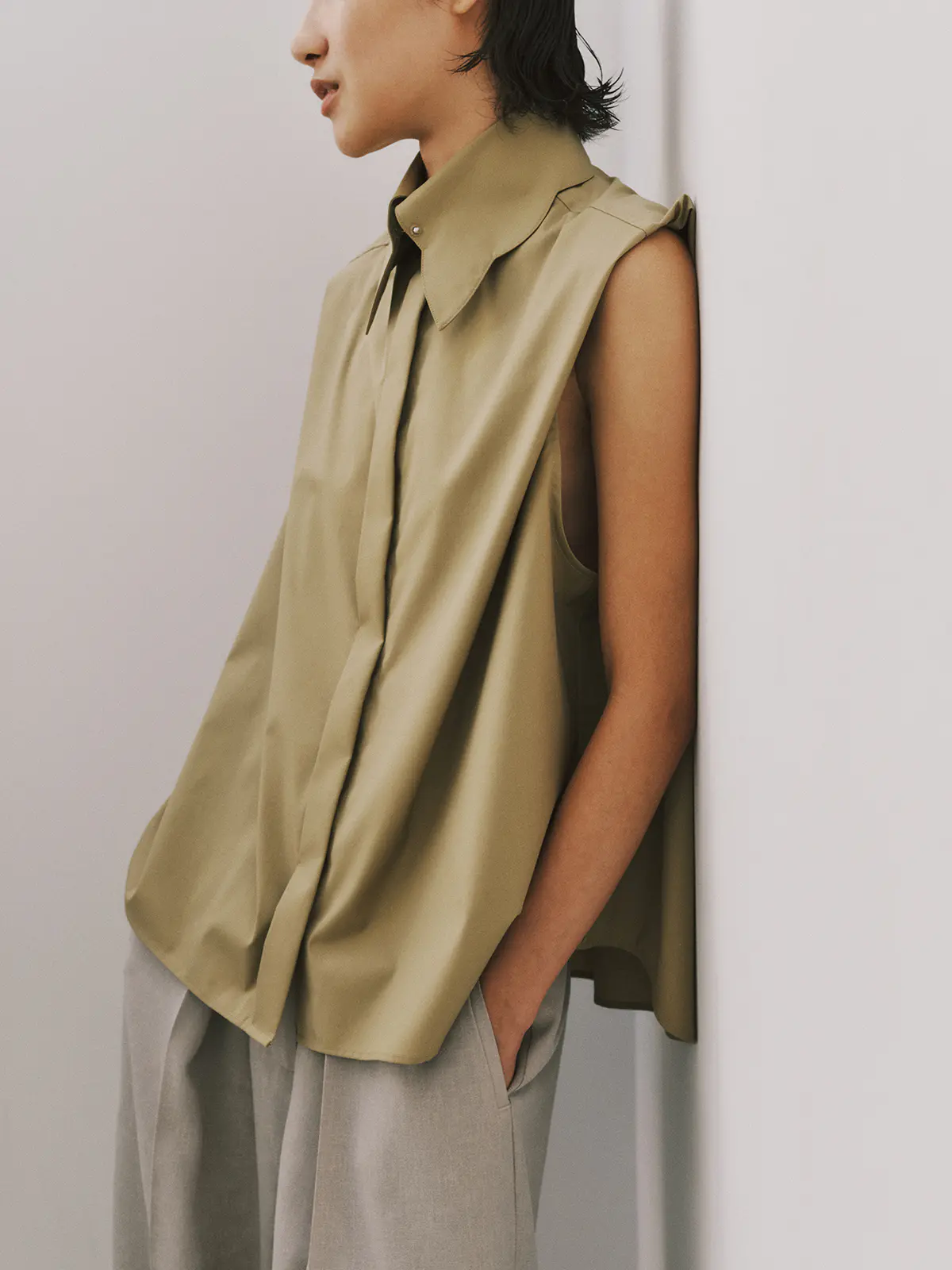 【2／23　23:59までWEB先行販売中】CIS.／スカラップ＆ピンホールカラーシャツ ベージュ 36(7号）