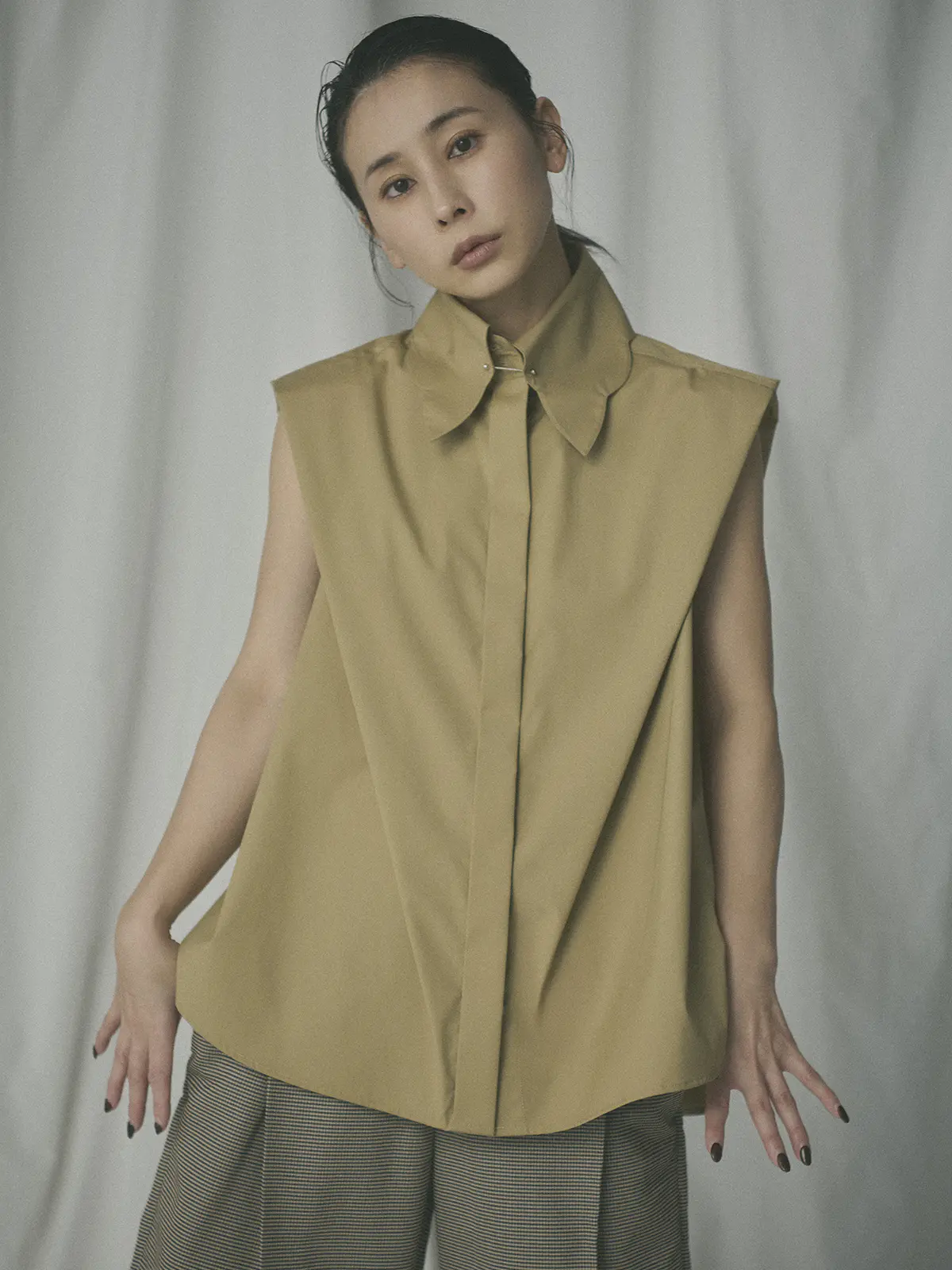 【2／23　23:59までWEB先行販売中】CIS.／スカラップ＆ピンホールカラーシャツ ベージュ 36(7号）