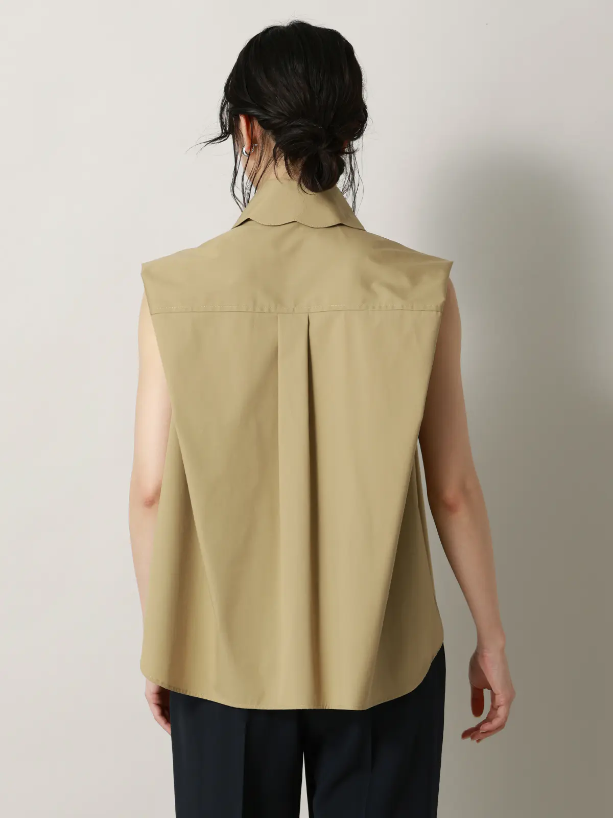 【2／23　23:59までWEB先行販売中】CIS.／スカラップ＆ピンホールカラーシャツ ベージュ 36(7号）