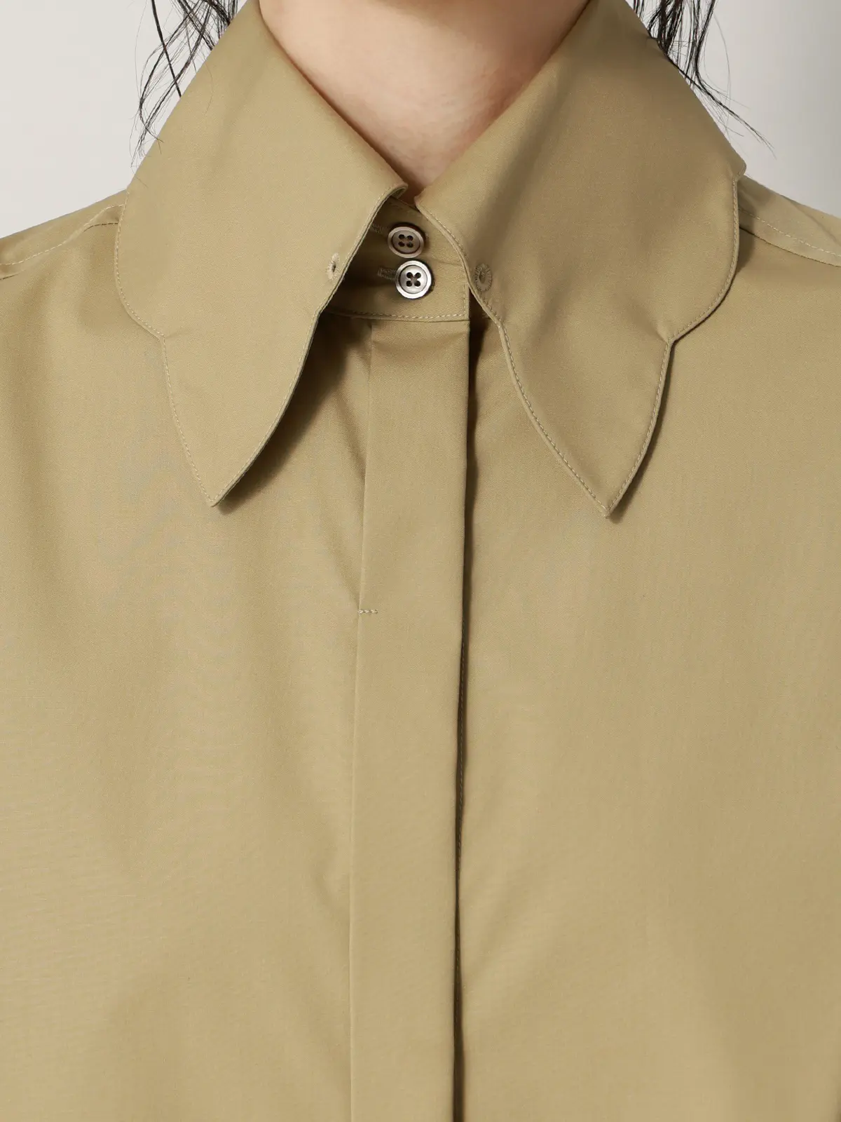 【2／23　23:59までWEB先行販売中】CIS.／スカラップ＆ピンホールカラーシャツ ベージュ 36(7号）