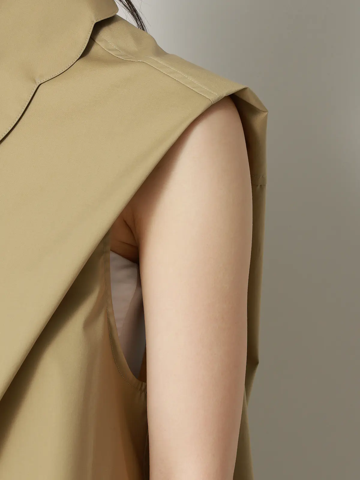 【2／23　23:59までWEB先行販売中】CIS.／スカラップ＆ピンホールカラーシャツ ベージュ 36(7号）