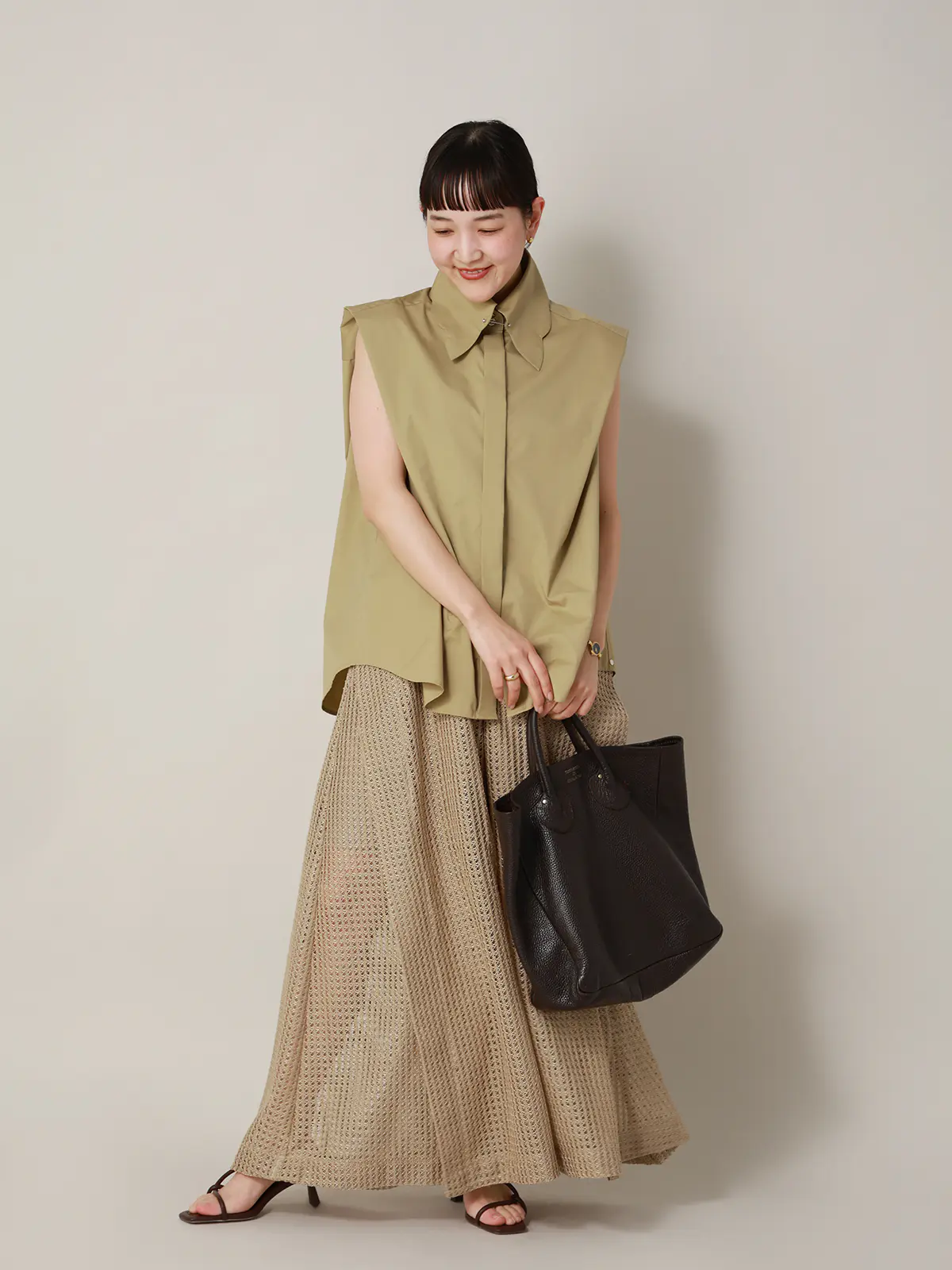 【2／23　23:59までWEB先行販売中】CIS.／スカラップ＆ピンホールカラーシャツ ベージュ 36(7号）