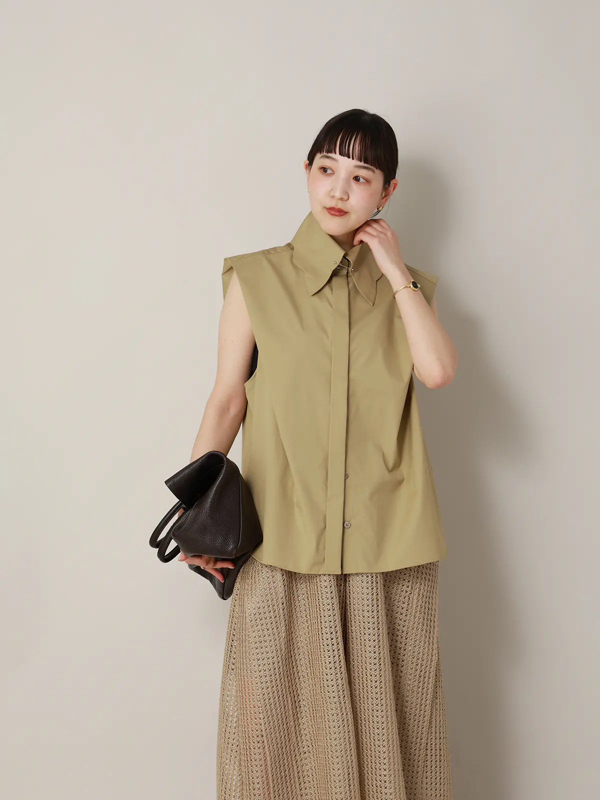 【2／23　23:59までWEB先行販売中】CIS.／スカラップ＆ピンホールカラーシャツ ベージュ 36(7号）