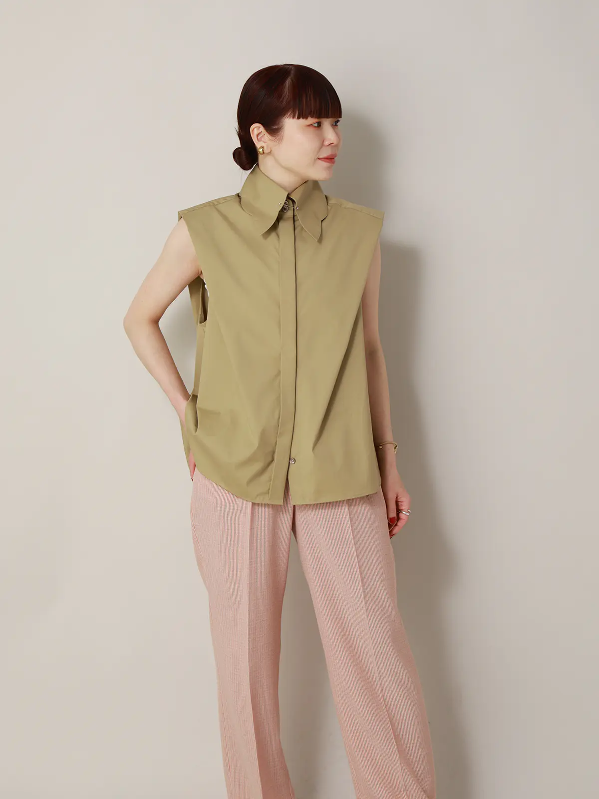 【2／23　23:59までWEB先行販売中】CIS.／スカラップ＆ピンホールカラーシャツ ベージュ 36(7号）