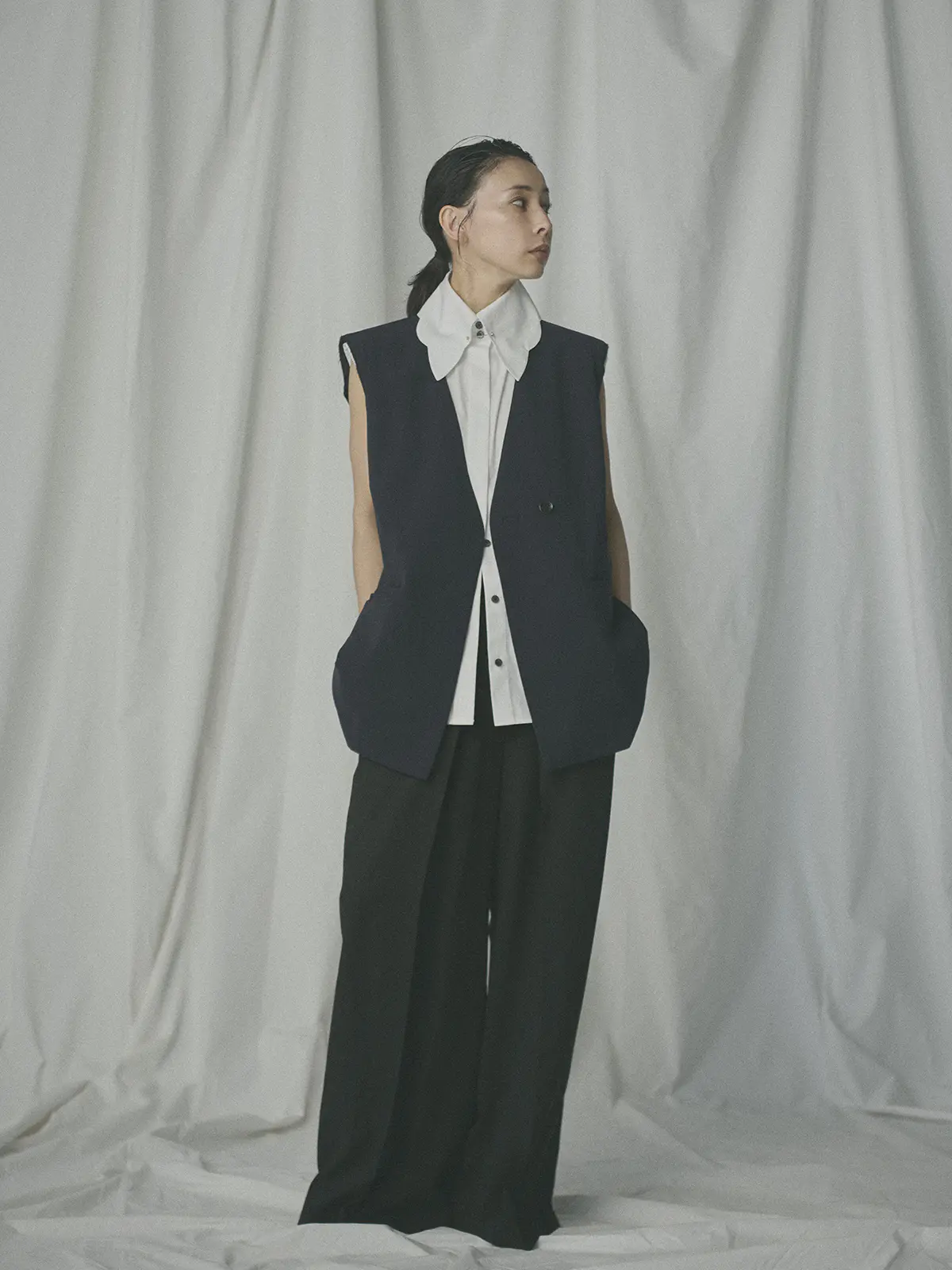 【2／23　23:59までWEB先行販売中】CIS.／スカラップ＆ピンホールカラーシャツ オフホワイト 36(7号）