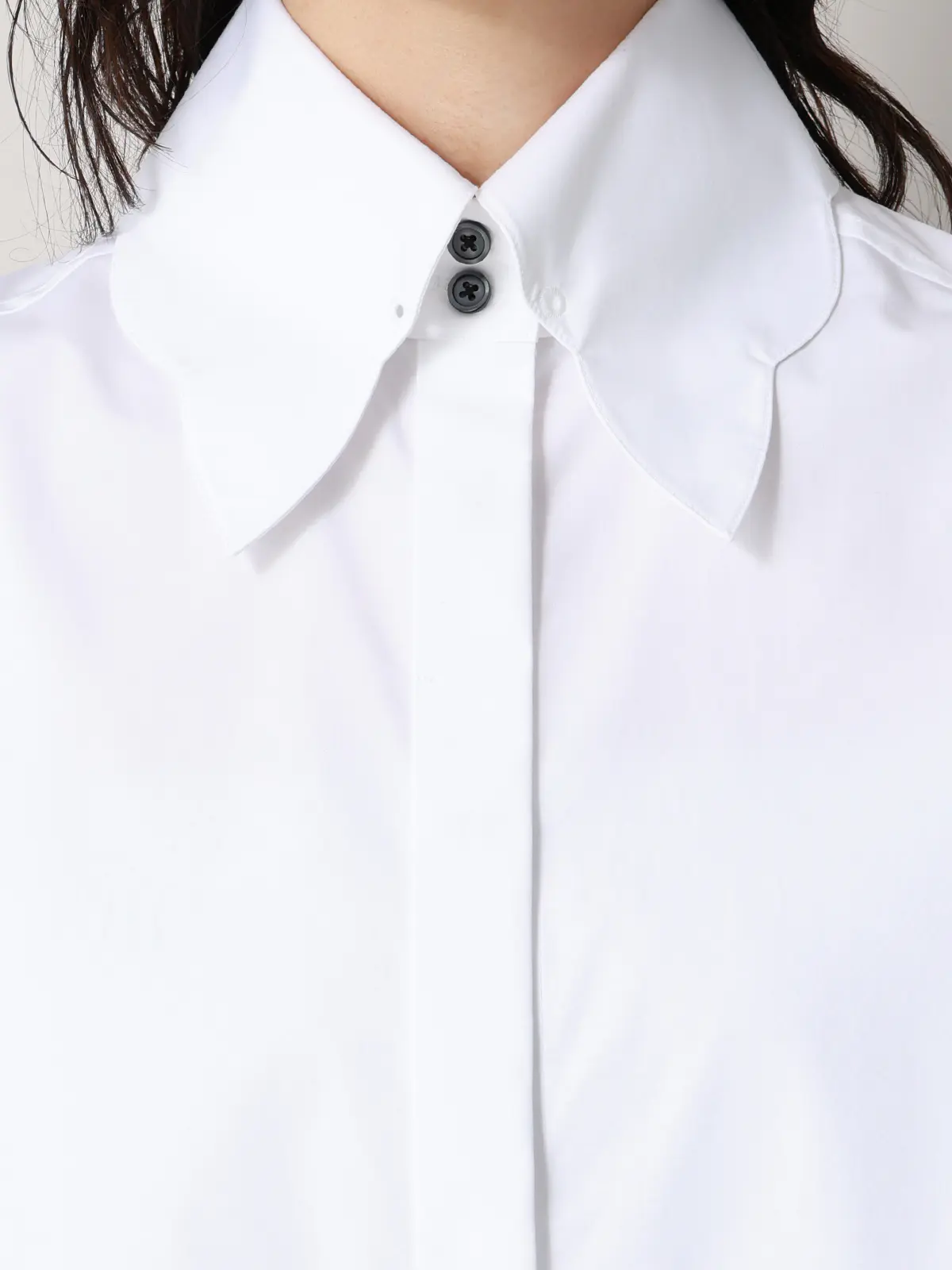 【2／23　23:59までWEB先行販売中】CIS.／スカラップ＆ピンホールカラーシャツ オフホワイト 36(7号）