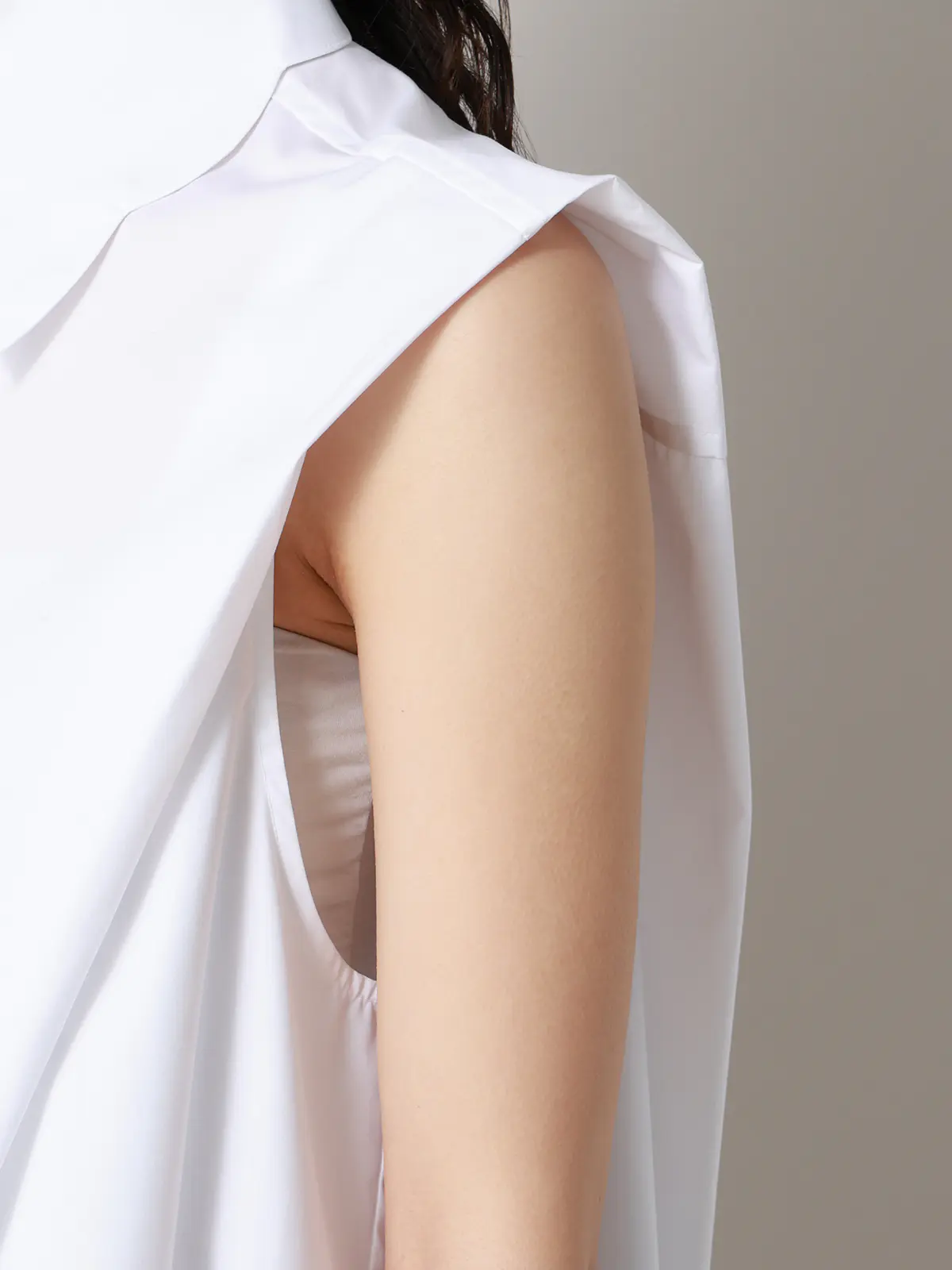 【2／23　23:59までWEB先行販売中】CIS.／スカラップ＆ピンホールカラーシャツ オフホワイト 36(7号）