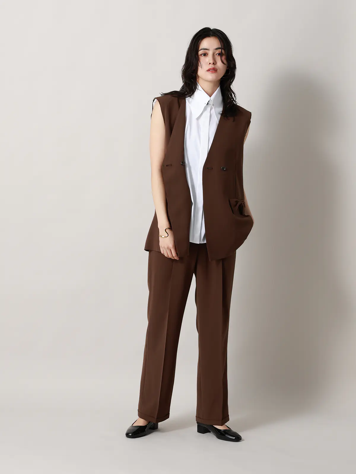 【2／23　23:59までWEB先行販売中】CIS.／スカラップ＆ピンホールカラーシャツ オフホワイト 36(7号）