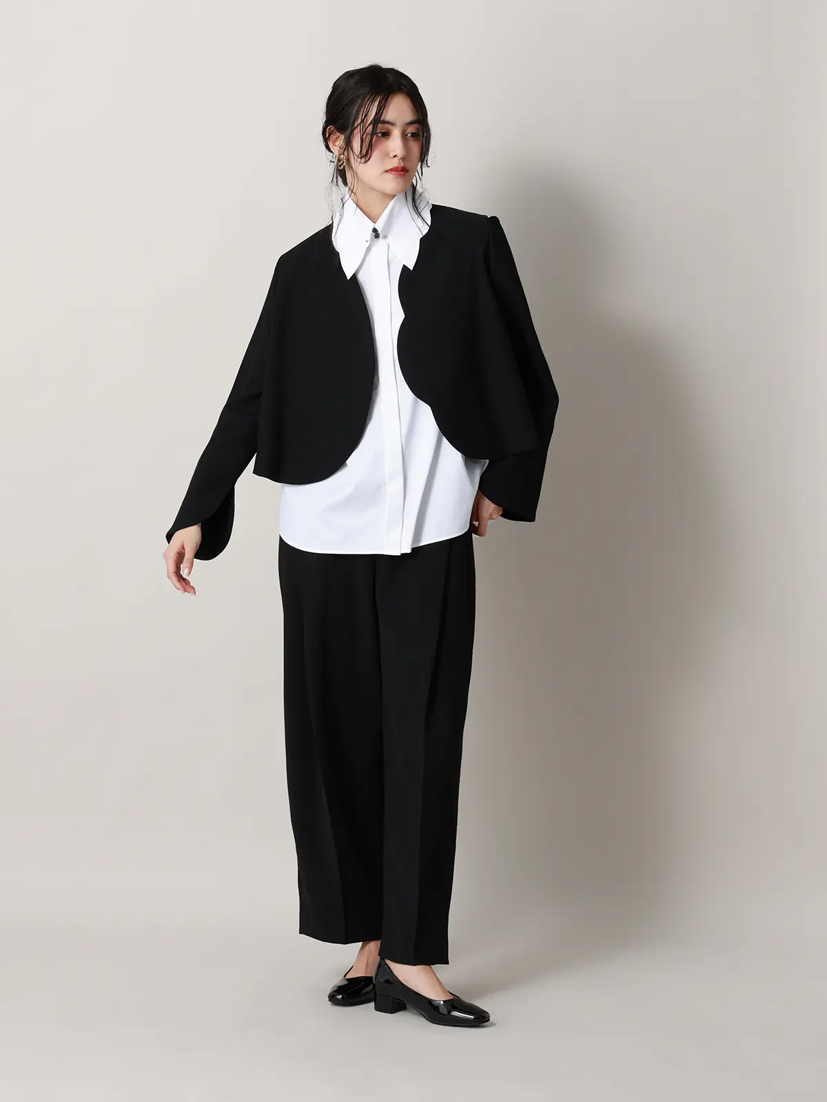 【2／23　23:59までWEB先行販売中】CIS.／スカラップ＆ピンホールカラーシャツ オフホワイト 36(7号）